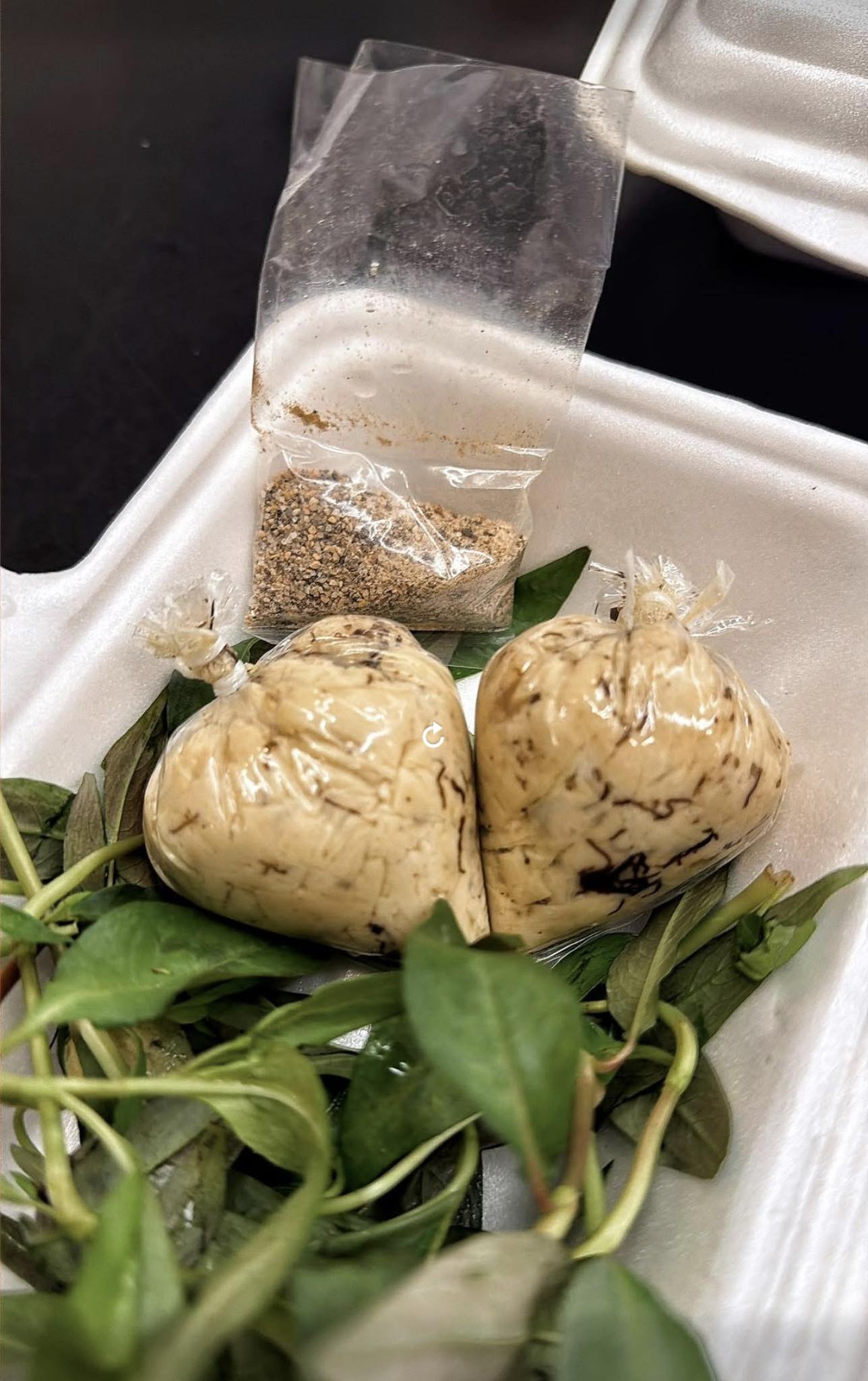 Rùng mình với món "hột vịt lộn chay": Nhìn giao diện y chang bản gốc, biết nguyên liệu làm từ gì mới ngỡ ngàng - Ảnh 2.