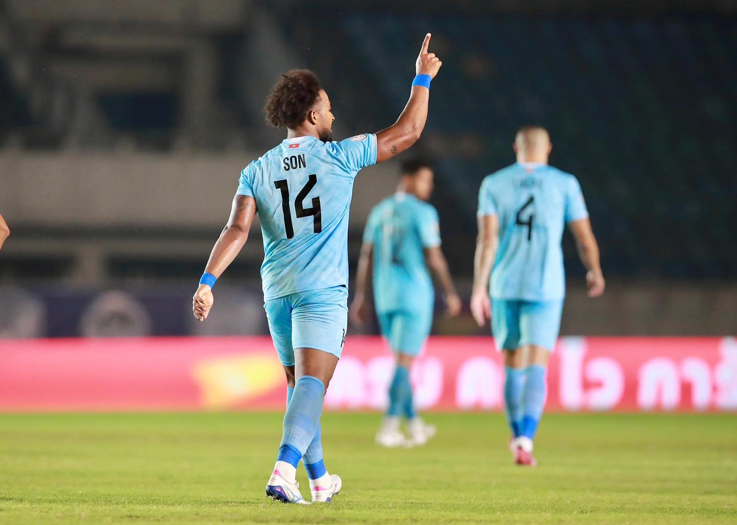 Xuân Son "đáng sợ" quá!- Ảnh 2.