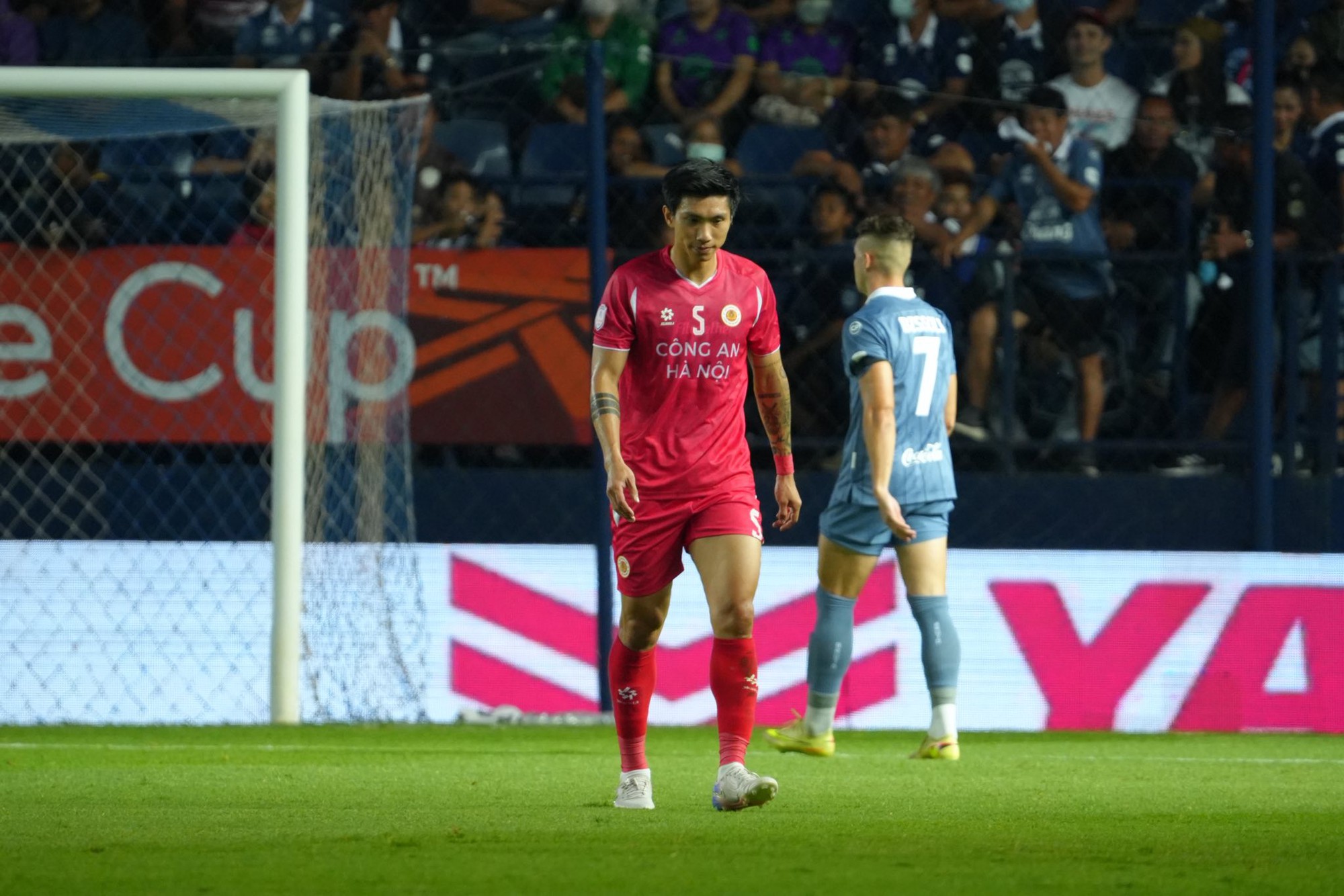 Đoàn Văn Hậu tái xuất, không ai hạnh phúc hơn Doãn Hải My, lần hiếm hoi tiểu thư "gắt gỏng" cũng vì bảo vệ chồng - Ảnh 4.