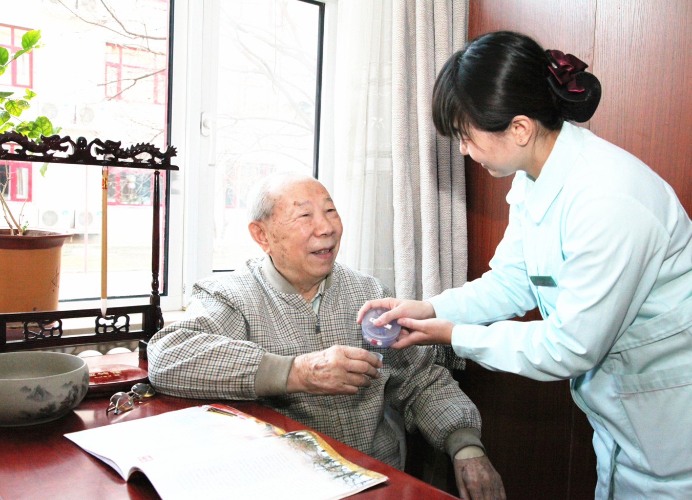 Cụ ông 90 tuổi qua đời, để lại toàn bộ tài sản cho con trai người giúp việc: Con gái "đứng không vững" khi nghe phán quyết từ toà án- Ảnh 2.