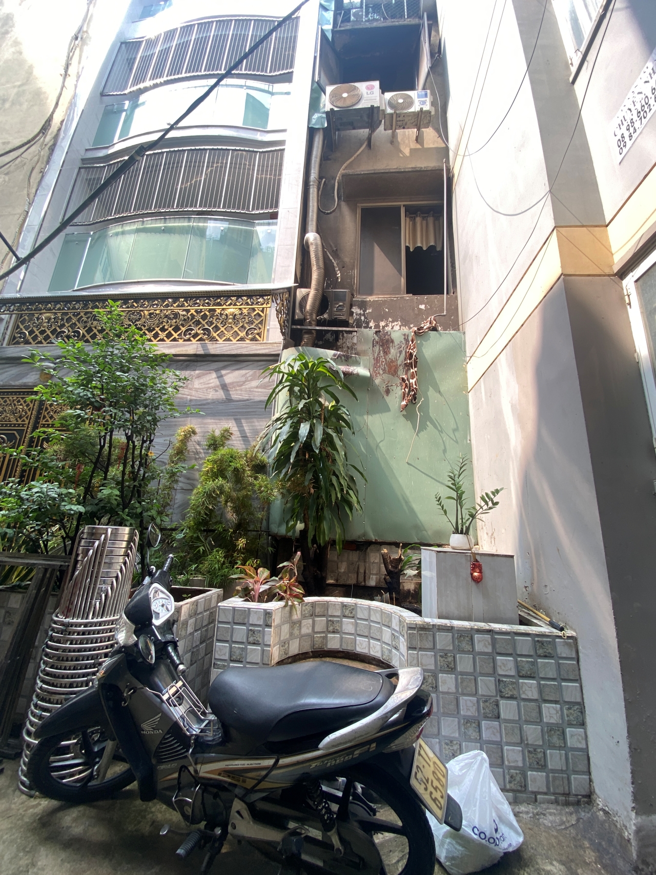 Vụ cháy 4 người chết ở TP.HCM: Một câu nói khiến cô gái quyết định nhảy từ tầng 3 xuống đất!- Ảnh 1.