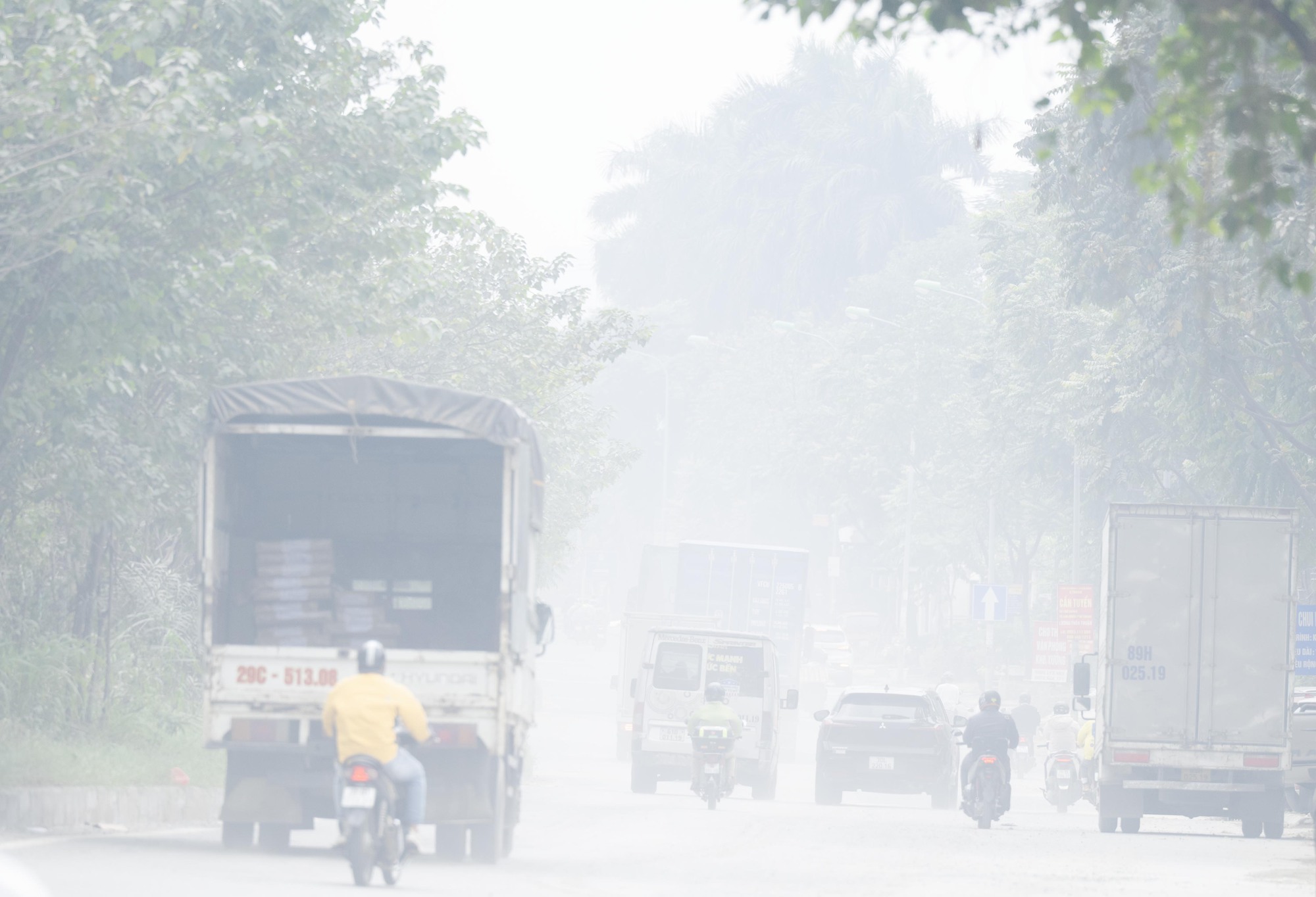 Hình ảnh tuyến đường Hà Nội "lạ lẫm" những ngày này- Ảnh 3.