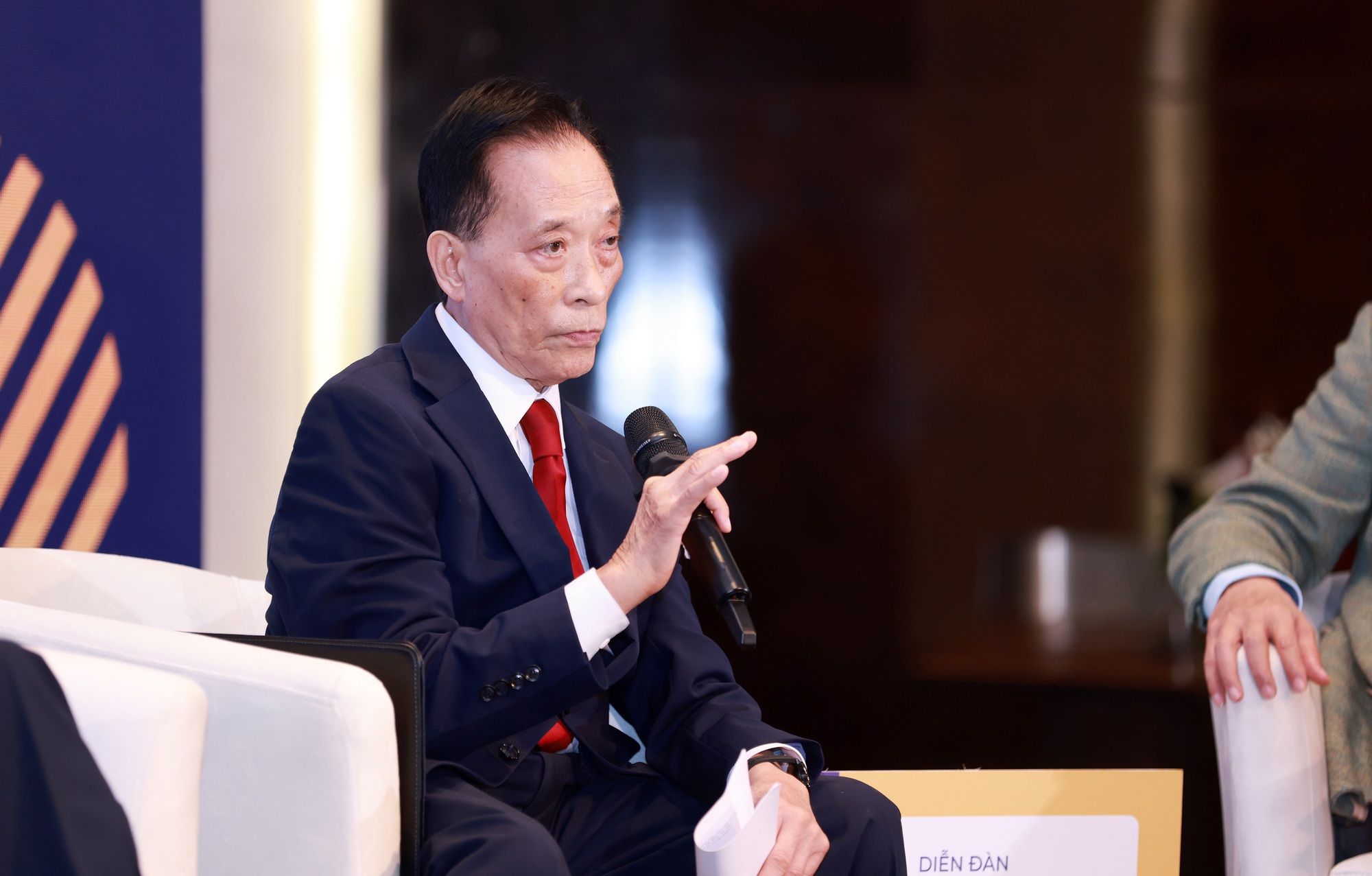 TS. Nguyễn Trí Hiếu cảnh báo dấu hiệu bong bóng trên thị trường bất động sản Việt Nam- Ảnh 2. TS. Nguyễn Trí Hiếu cảnh báo dấu hiệu bong bóng trên thị trường bất động sản Việt Nam- Ảnh 2.