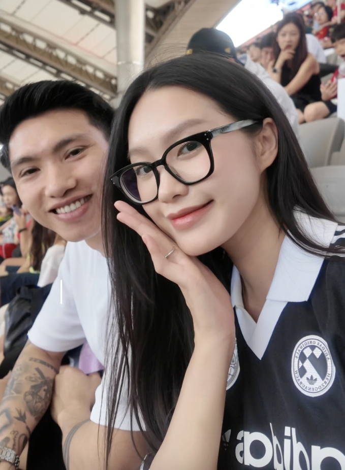 Đoàn Văn Hậu tái xuất, không ai hạnh phúc hơn Doãn Hải My, lần hiếm hoi tiểu thư "gắt gỏng" cũng vì bảo vệ chồng - Ảnh 7.