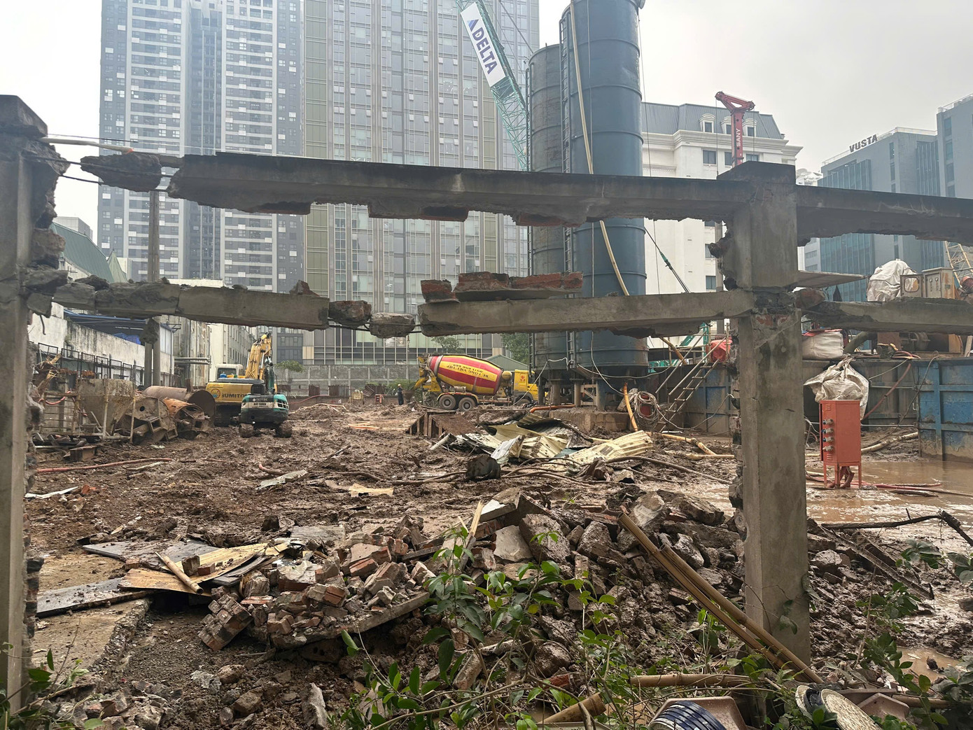 Chủ dự án cao ốc 'đất vàng' bị tố thi công phá hoại tài sản doanh nghiệp khác- Ảnh 1.