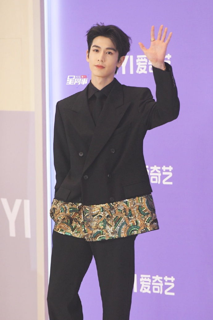 Thảm đỏ hot nhất Cbiz: "Tiểu Lưu Diệc Phi" đẹp điên đảo lấn át Bạch Lộc, "Mỹ nhân ngư" gặp sự cố hú vía- Ảnh 21.