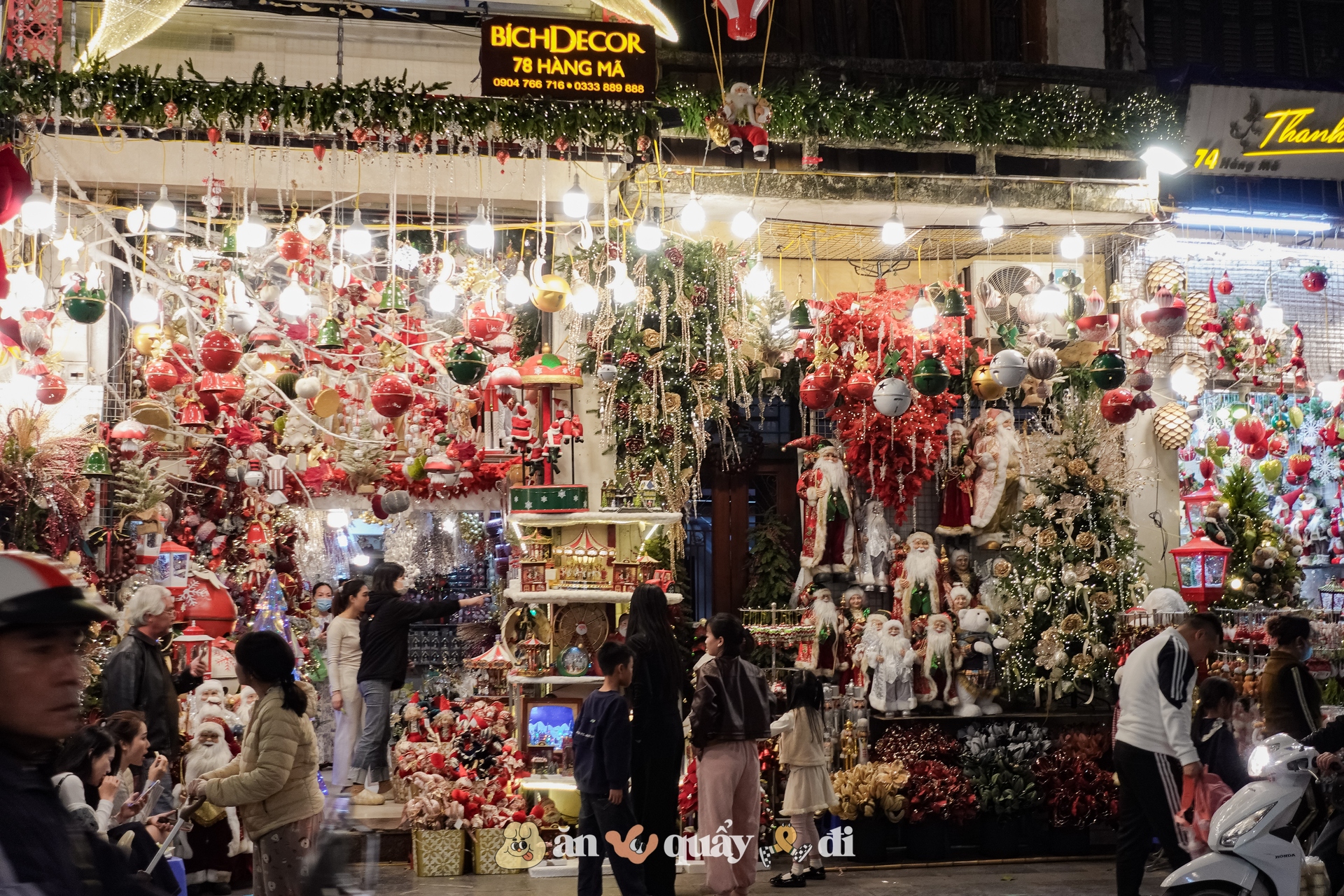 Khung cảnh rực sáng tại Hàng Mã đã trở lại- Ảnh 1. Khung cảnh rực sáng tại Hàng Mã đã trở lại- Ảnh 1.