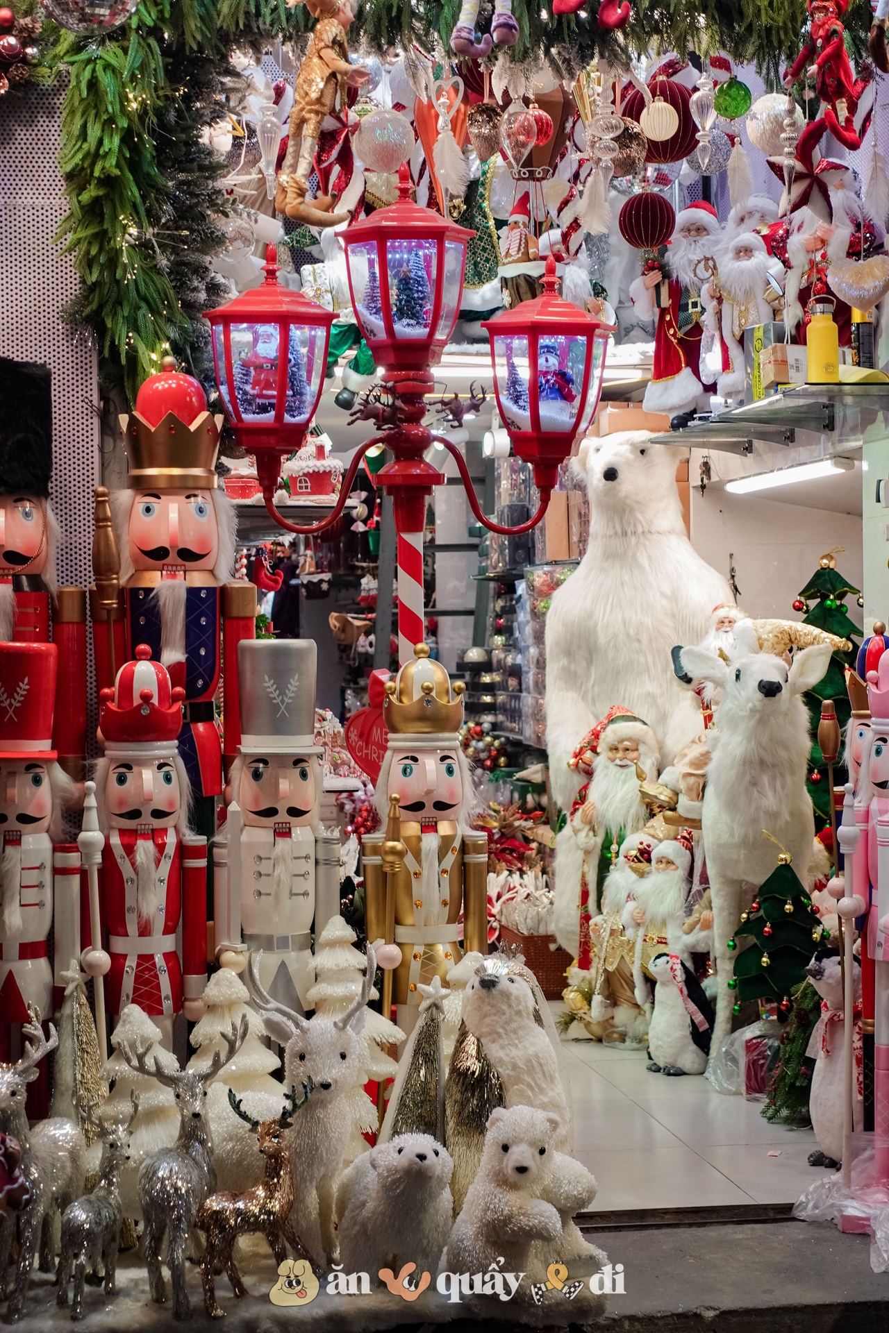 Khung cảnh rực sáng tại Hàng Mã đã trở lại- Ảnh 10. Khung cảnh rực sáng tại Hàng Mã đã trở lại- Ảnh 10.