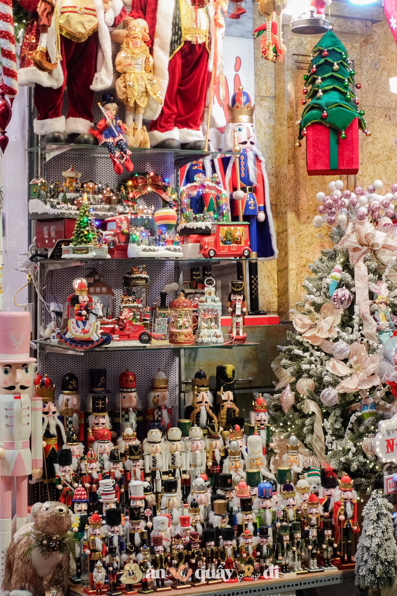 Khung cảnh rực sáng tại Hàng Mã đã trở lại- Ảnh 11. Khung cảnh rực sáng tại Hàng Mã đã trở lại- Ảnh 11.