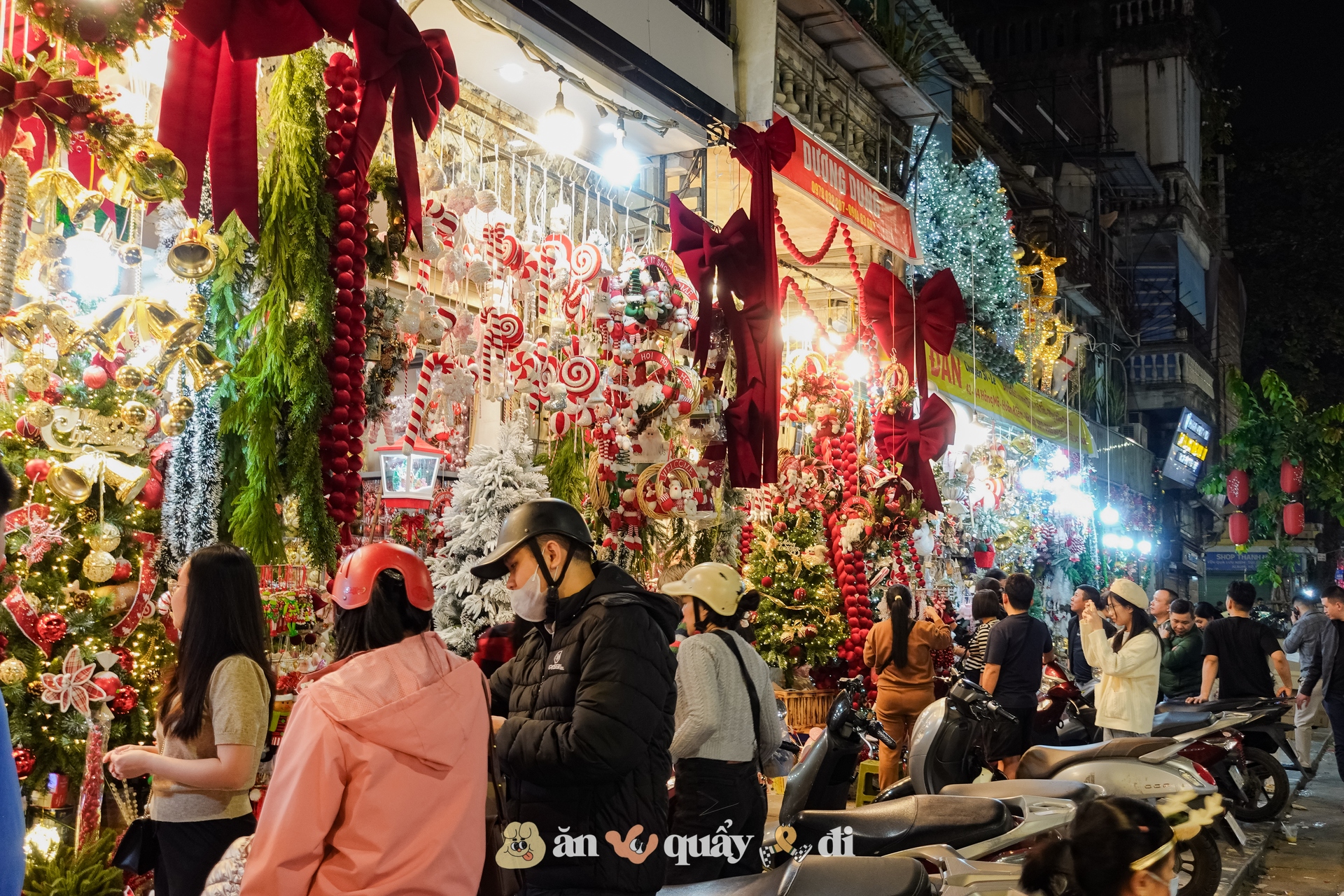 Khung cảnh rực sáng tại Hàng Mã đã trở lại- Ảnh 13. Khung cảnh rực sáng tại Hàng Mã đã trở lại- Ảnh 13.