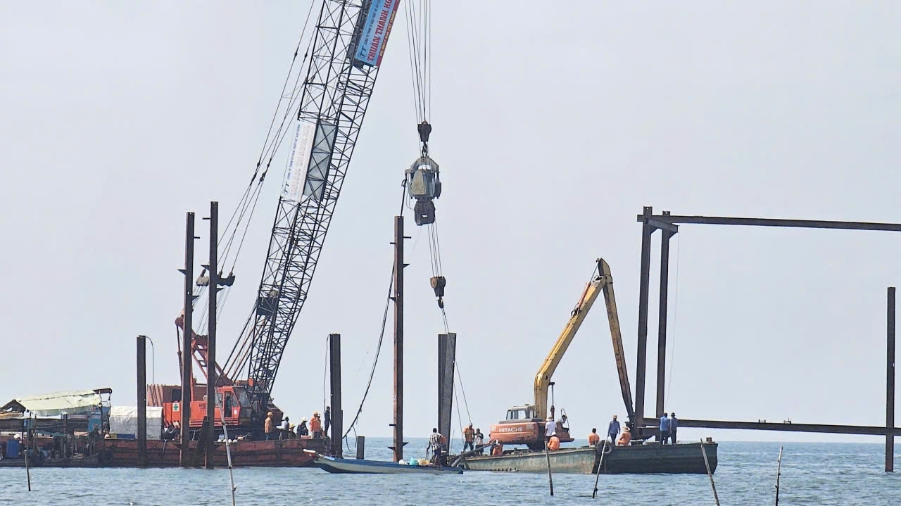 Tin vui cho người dân Phú Quốc sau sự cố đứt cáp ngầm điện 110kV - Ảnh 3. Tin vui cho người dân Phú Quốc sau sự cố đứt cáp ngầm điện 110kV - Ảnh 3.