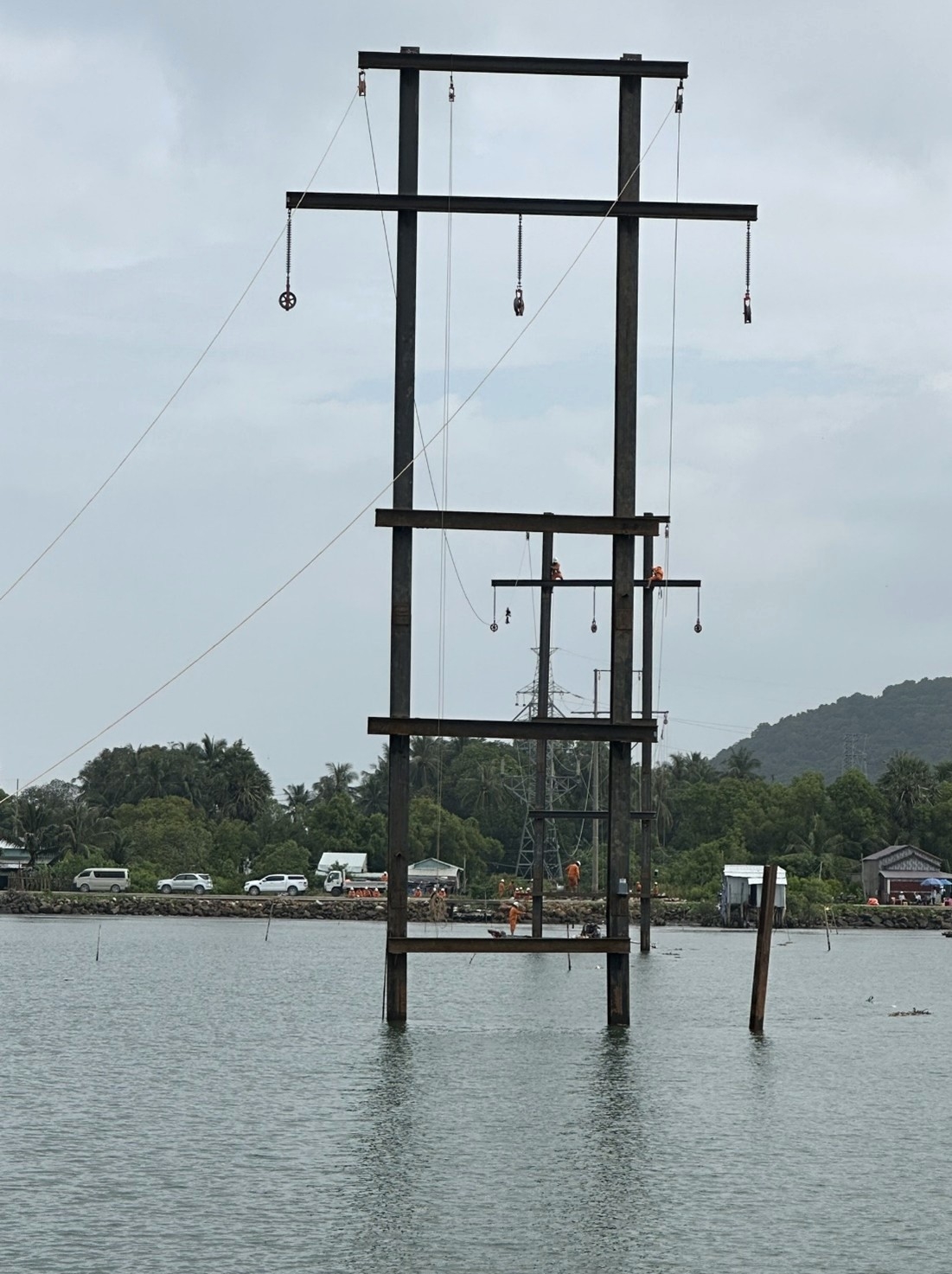 Tin vui cho người dân Phú Quốc sau sự cố đứt cáp ngầm điện 110kV - Ảnh 4. Tin vui cho người dân Phú Quốc sau sự cố đứt cáp ngầm điện 110kV - Ảnh 4.