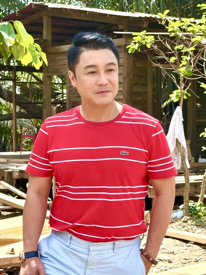 Ngoại hình tài tử U60 chưa vợ, ở biệt thự TP.HCM vài chục tỷ, đưa hết tiền cho mẹ giữ- Ảnh 4. Ngoại hình tài tử U60 chưa vợ, ở biệt thự TP.HCM vài chục tỷ, đưa hết tiền cho mẹ giữ- Ảnh 4.