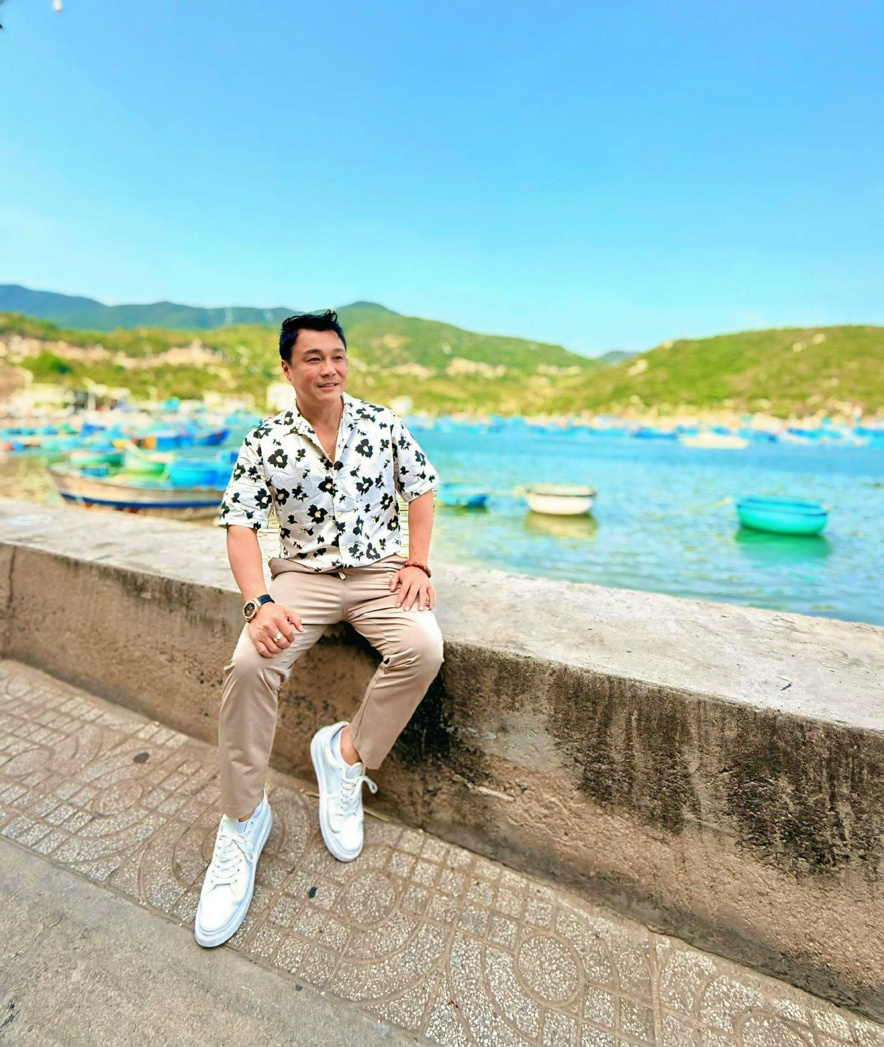 Ngoại hình tài tử U60 chưa vợ, ở biệt thự TP.HCM vài chục tỷ, đưa hết tiền cho mẹ giữ- Ảnh 5. Ngoại hình tài tử U60 chưa vợ, ở biệt thự TP.HCM vài chục tỷ, đưa hết tiền cho mẹ giữ- Ảnh 5.