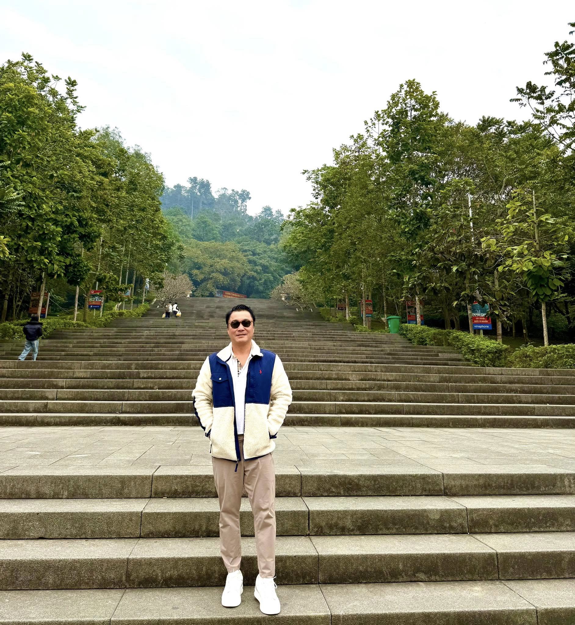 Ngoại hình tài tử U60 chưa vợ, ở biệt thự TP.HCM vài chục tỷ, đưa hết tiền cho mẹ giữ- Ảnh 1. Ngoại hình tài tử U60 chưa vợ, ở biệt thự TP.HCM vài chục tỷ, đưa hết tiền cho mẹ giữ- Ảnh 1.