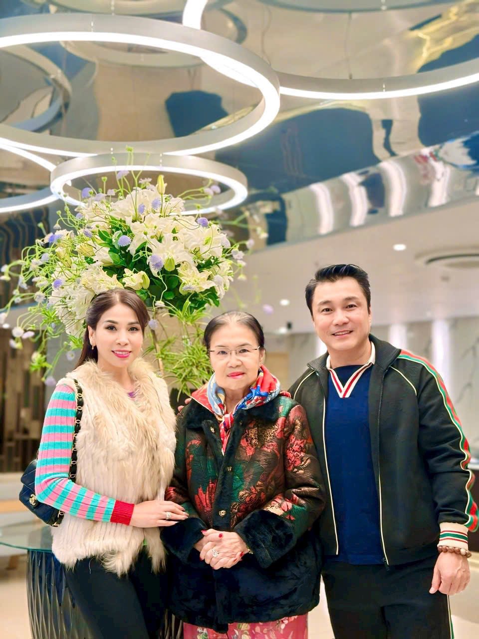 Ngoại hình tài tử U60 chưa vợ, ở biệt thự TP.HCM vài chục tỷ, đưa hết tiền cho mẹ giữ- Ảnh 9. Ngoại hình tài tử U60 chưa vợ, ở biệt thự TP.HCM vài chục tỷ, đưa hết tiền cho mẹ giữ- Ảnh 9.