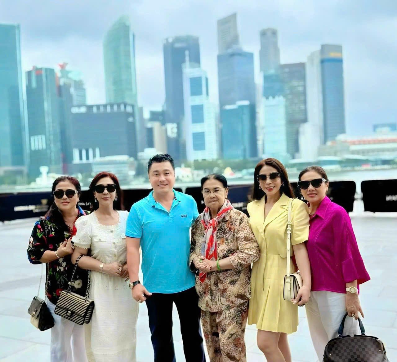 Ngoại hình tài tử U60 chưa vợ, ở biệt thự TP.HCM vài chục tỷ, đưa hết tiền cho mẹ giữ- Ảnh 8. Ngoại hình tài tử U60 chưa vợ, ở biệt thự TP.HCM vài chục tỷ, đưa hết tiền cho mẹ giữ- Ảnh 8.