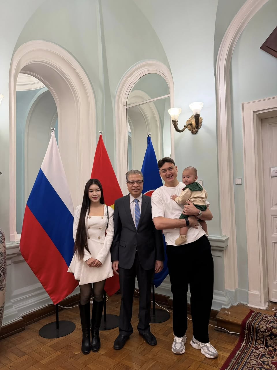 Quý tử nhà thủ môn Lâm Tây - Yến Xuân chiếm spotlight, sinh ra từ vạch đích, visual lại đáng yêu quá đỗi- Ảnh 1. Quý tử nhà thủ môn Lâm Tây - Yến Xuân chiếm spotlight, sinh ra từ vạch đích, visual lại đáng yêu quá đỗi- Ảnh 1.