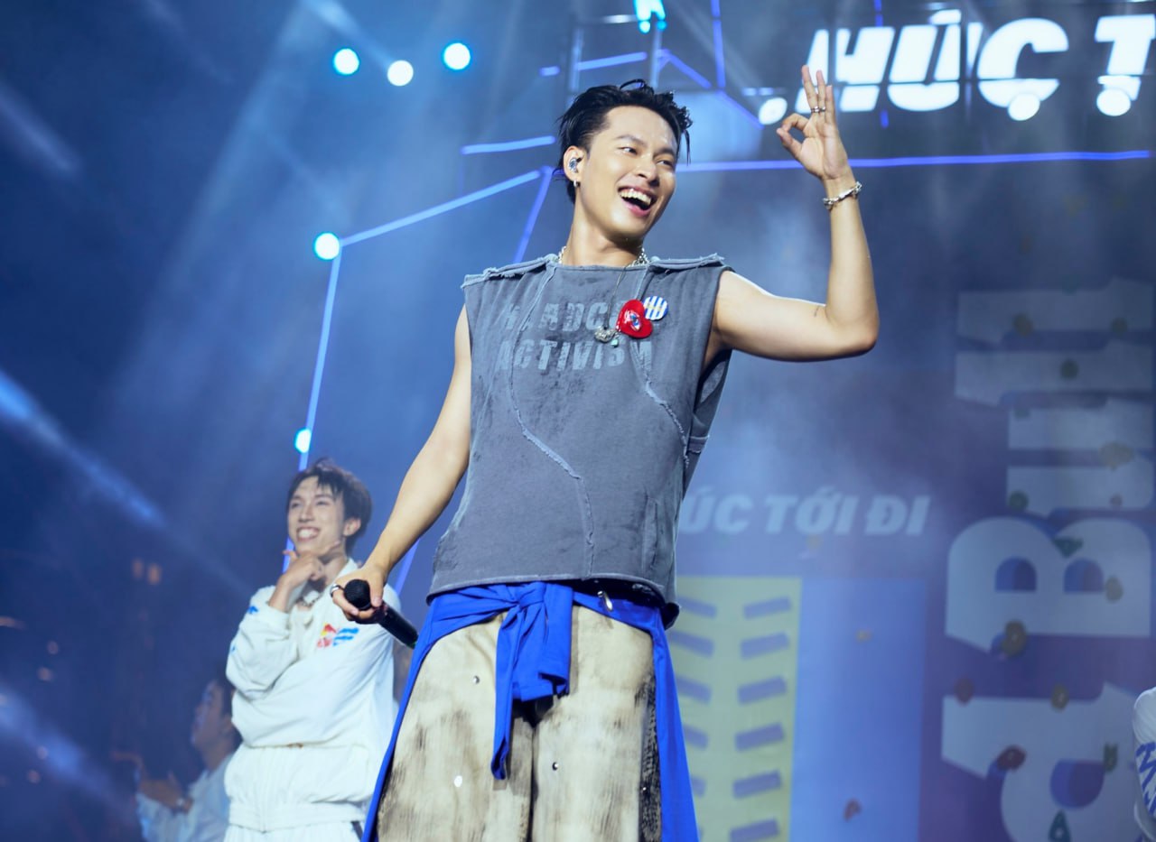 Anh Trai đắt show bậc nhất nay “ế” đến mức đi hát rong luôn rồi?- Ảnh 3.