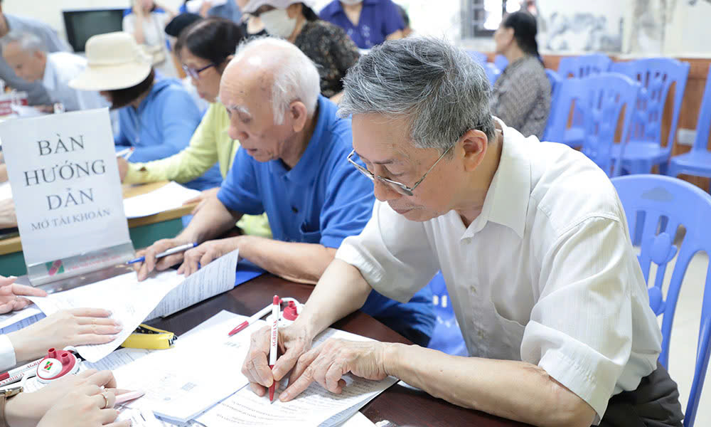 Người sắp nghỉ hưu cuối năm 2025 cần lưu ý gì về lương hưu? - Ảnh 2.