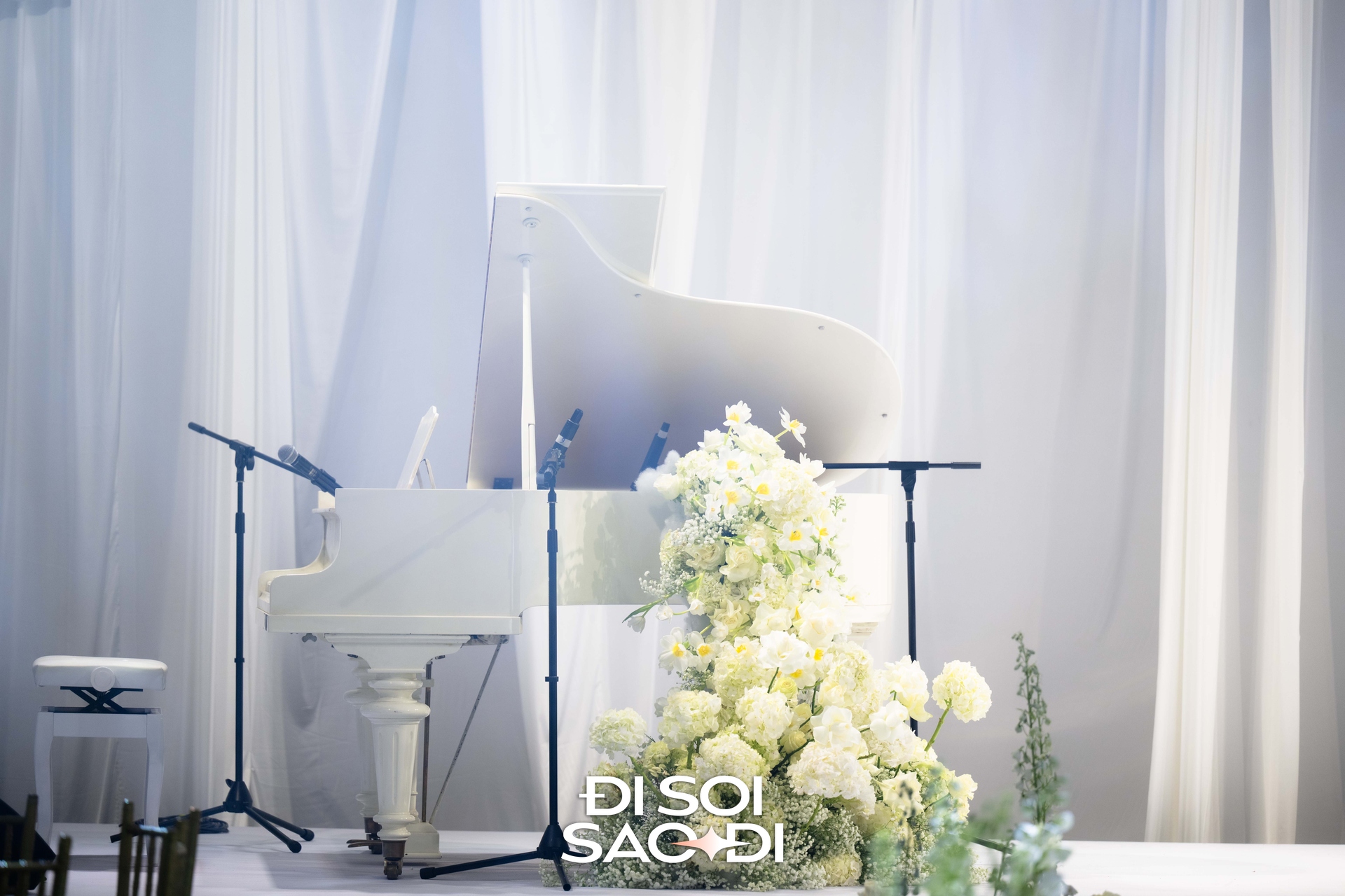 Đám cưới Hương Ly tại Hà Nội: Hé lộ không gian hoành tráng, chú rể doanh nhân tất bật- Ảnh 5. Đám cưới Hương Ly tại Hà Nội: Hé lộ không gian hoành tráng, chú rể doanh nhân tất bật- Ảnh 5.