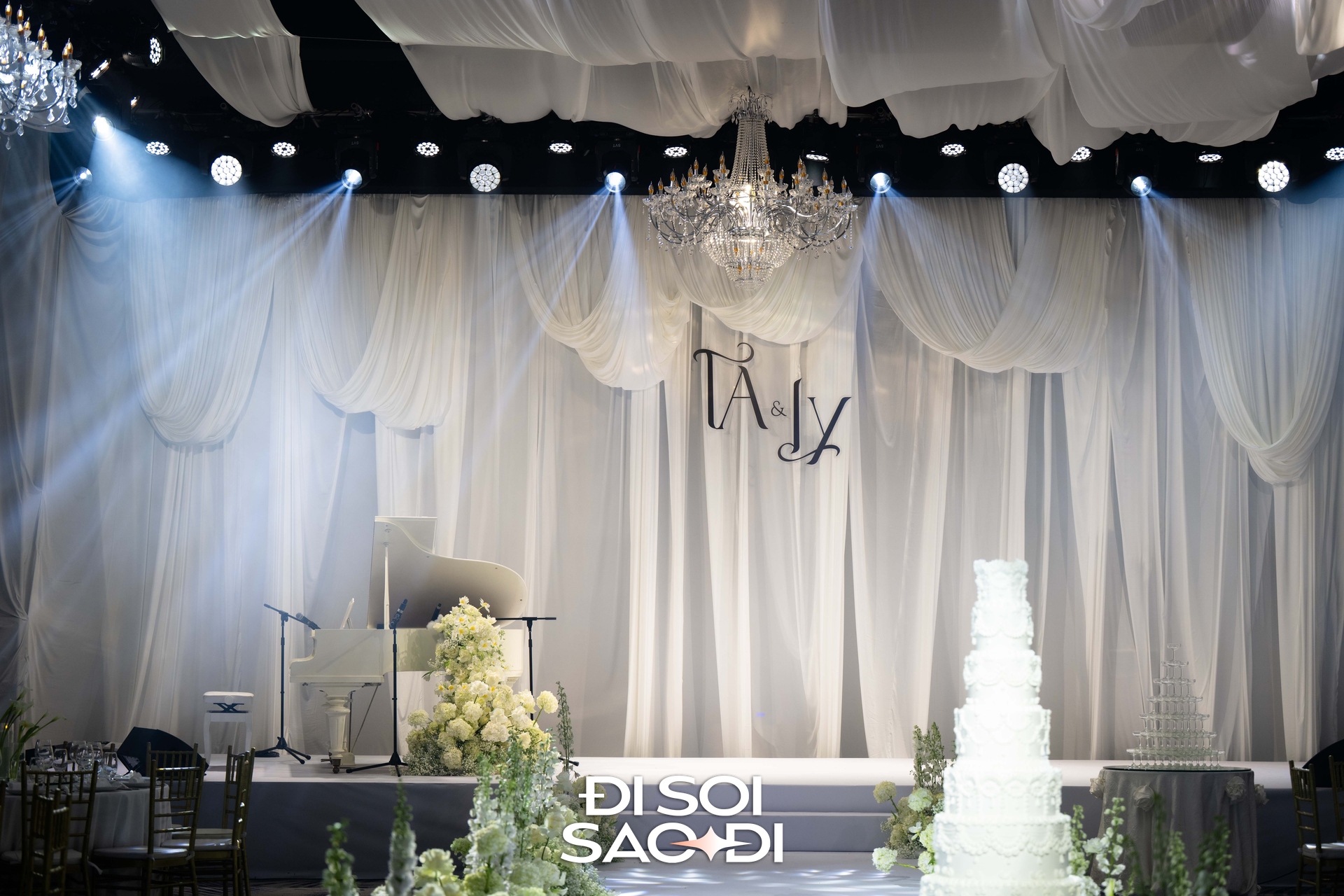 Đám cưới Hương Ly tại Hà Nội: Hé lộ không gian hoành tráng, chú rể doanh nhân tất bật- Ảnh 3. Đám cưới Hương Ly tại Hà Nội: Hé lộ không gian hoành tráng, chú rể doanh nhân tất bật- Ảnh 3.