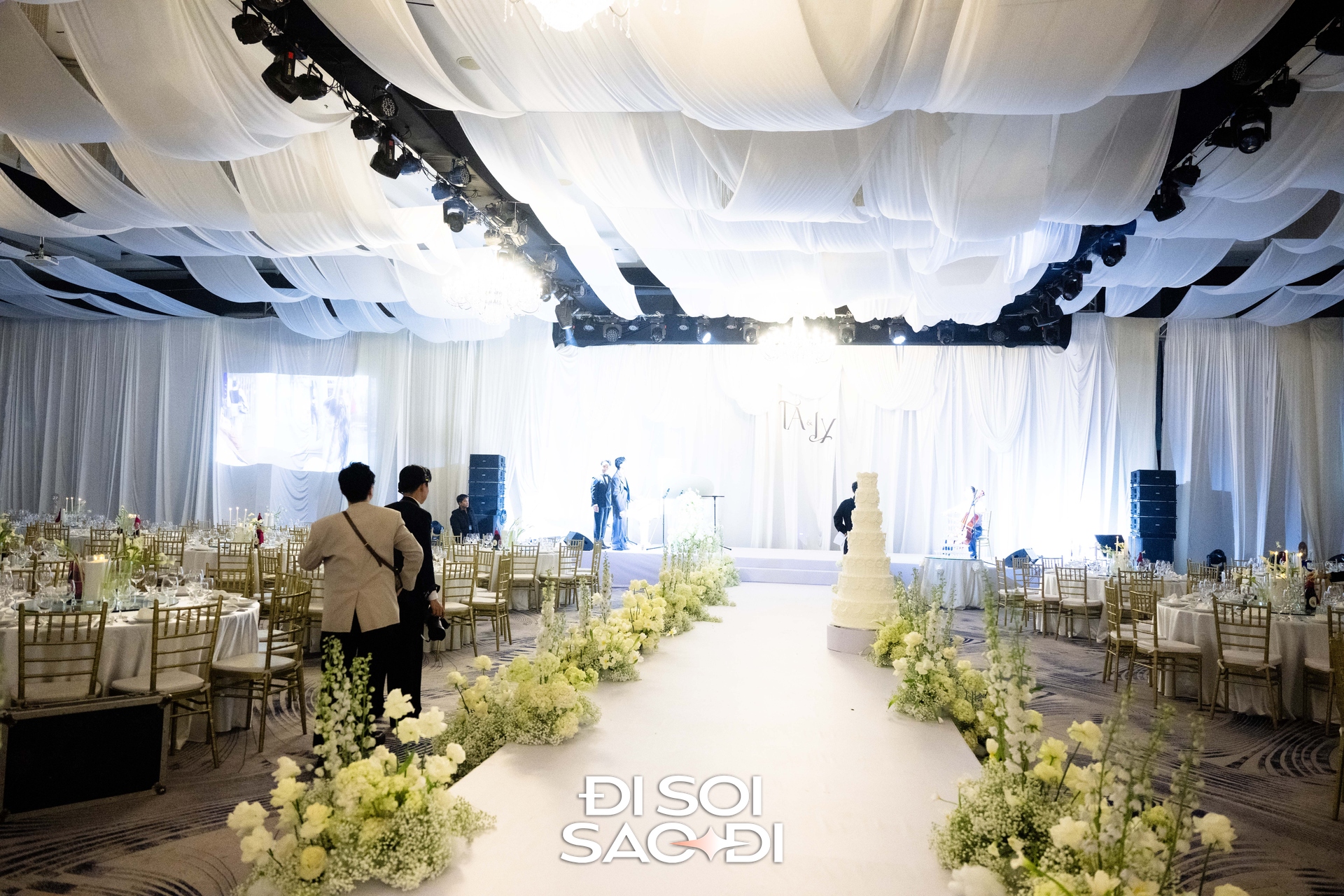 Đám cưới Hương Ly tại Hà Nội: Hé lộ không gian hoành tráng, chú rể doanh nhân tất bật- Ảnh 4. Đám cưới Hương Ly tại Hà Nội: Hé lộ không gian hoành tráng, chú rể doanh nhân tất bật- Ảnh 4.