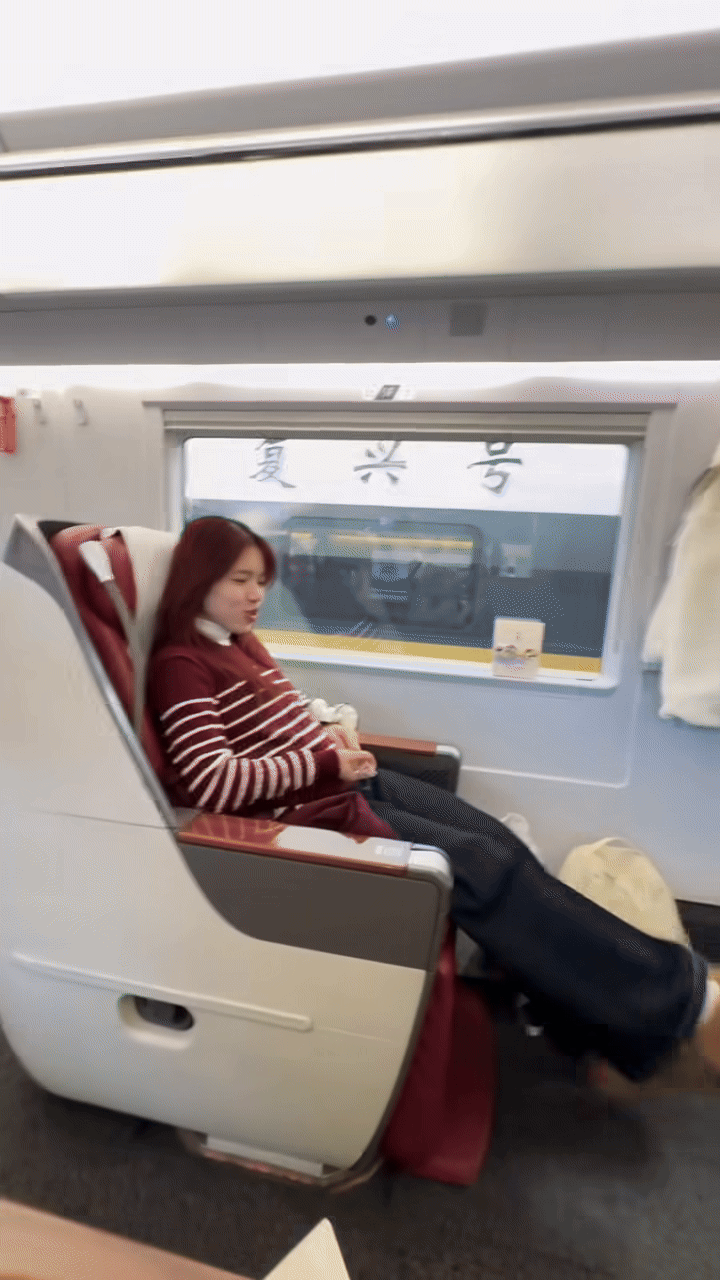 Khách Việt kể chuyện du lịch Trung Quốc, đi tàu chạy 300km/h có dịch vụ lạ, nhận xét: "Quá xứng đáng!" - Ảnh 2.