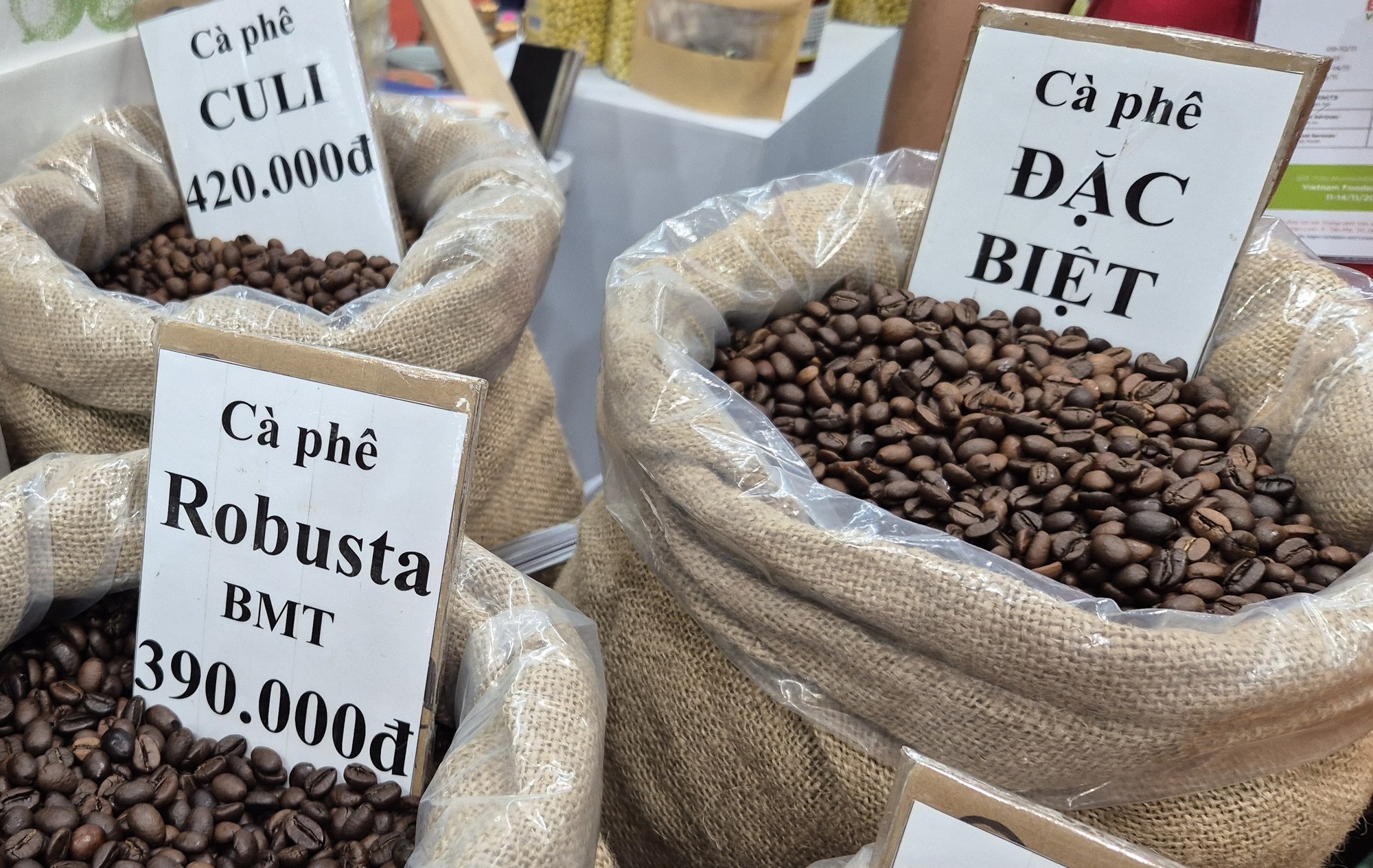 Giá cà phê hôm nay 6-12: Thêm tuần buồn - Ảnh 2.