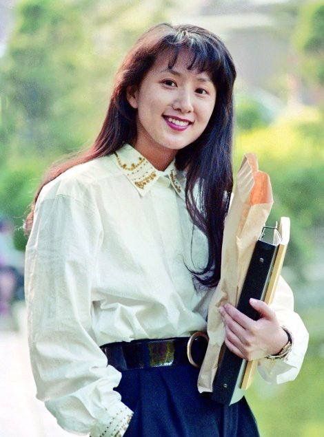 Mỹ nhân đổi đời nhờ 19 tuổi mà nhìn như U60: Càng đóng phim càng trẻ, body bén đứt tay- Ảnh 2. Mỹ nhân đổi đời nhờ 19 tuổi mà nhìn như U60: Càng đóng phim càng trẻ, body bén đứt tay- Ảnh 2.