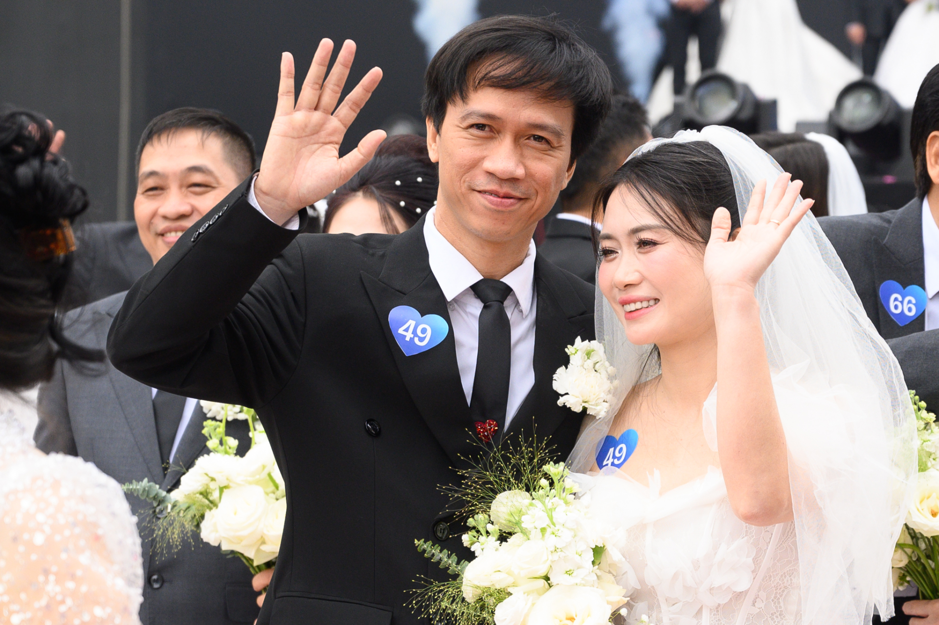 Hiếm có nhất Việt Nam: Con dâu và mẹ chồng mặc váy cưới cùng 1 ngày, hạnh phúc này "quá vuýp"- Ảnh 10.