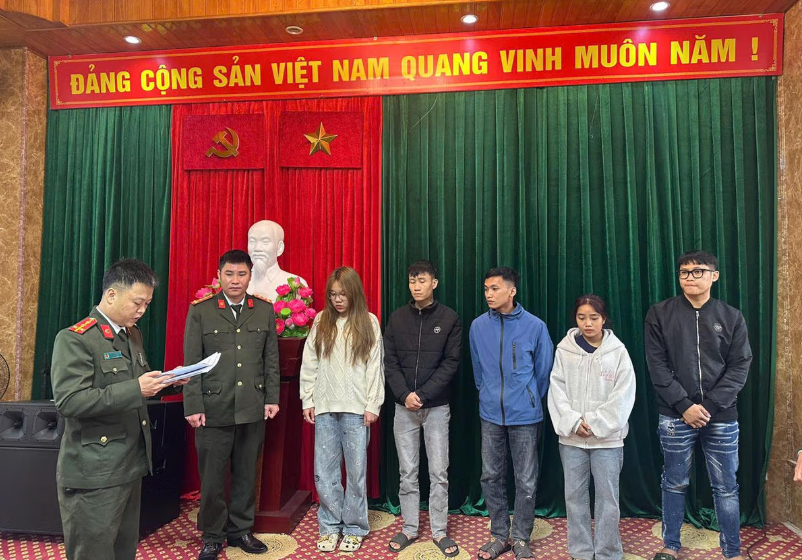 Khởi tố 5 đối tượng mua bán tài khoản ngân hàng phục vụ đánh bạc - Ảnh 1.