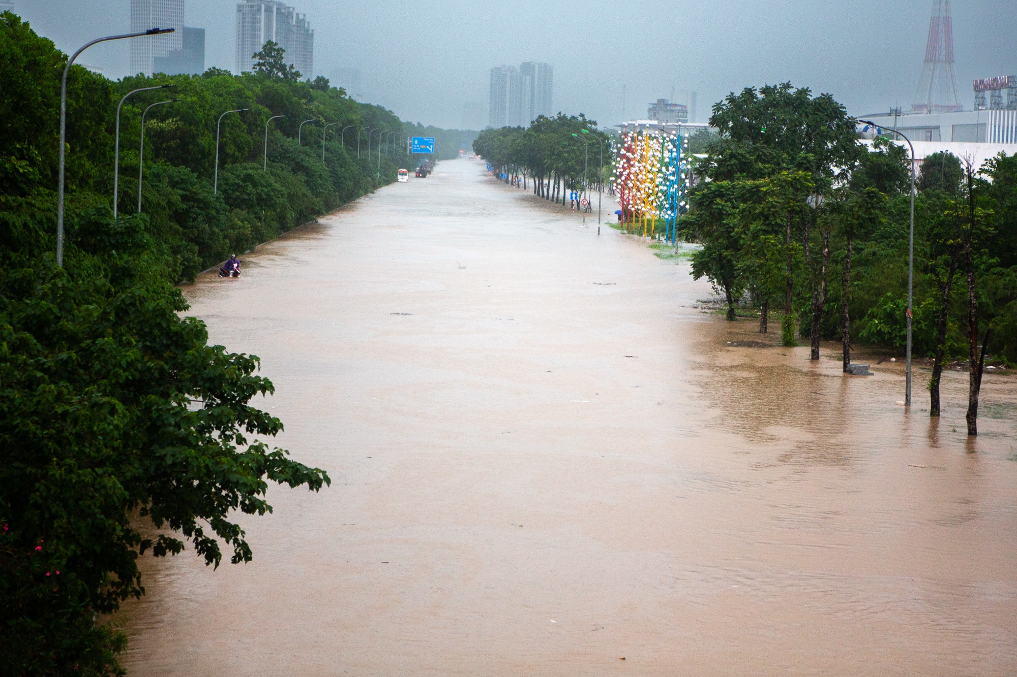 Loạt khu nhà giàu Hà Nội sắp hết khổ mỗi khi mưa lớn là ngập trong "biển nước" nhờ việc này - Ảnh 1.