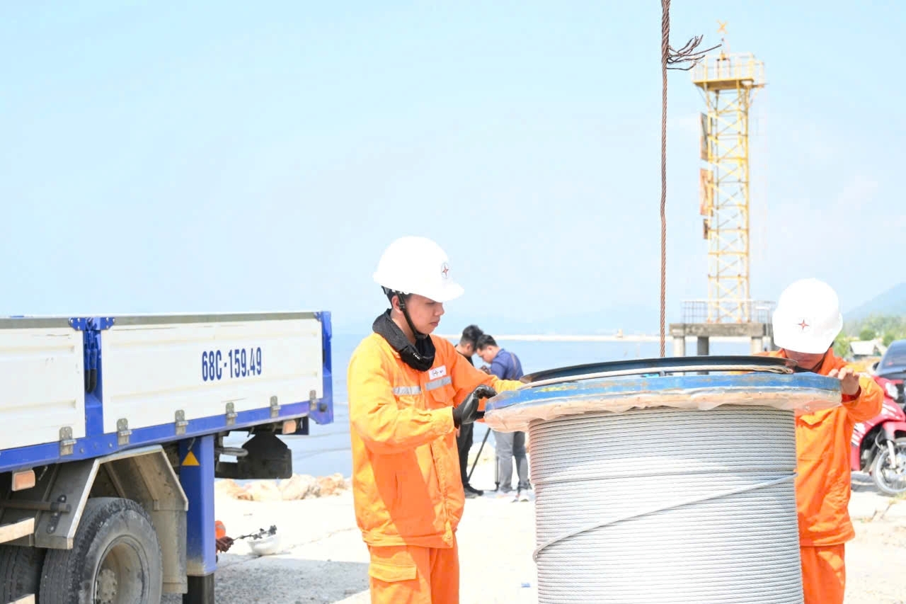 Tin vui cho người dân Phú Quốc sau sự cố đứt cáp ngầm điện 110kV - Ảnh 10. Tin vui cho người dân Phú Quốc sau sự cố đứt cáp ngầm điện 110kV - Ảnh 10.