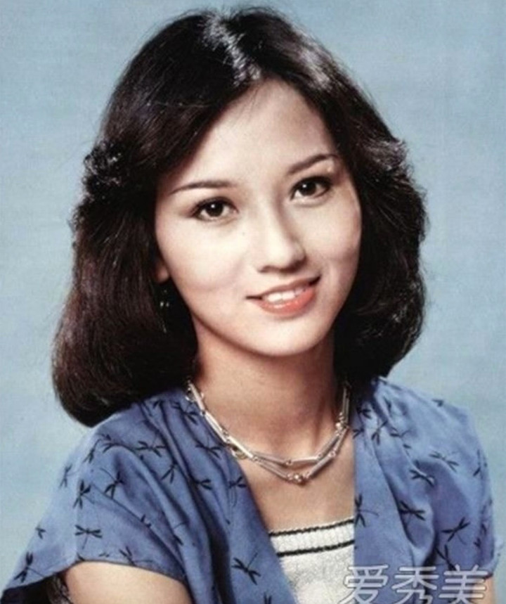 'Quan Âm đẹp nhất màn ảnh' từng là tiếp viên hàng không, U80 miệt mài làm việc- Ảnh 1.