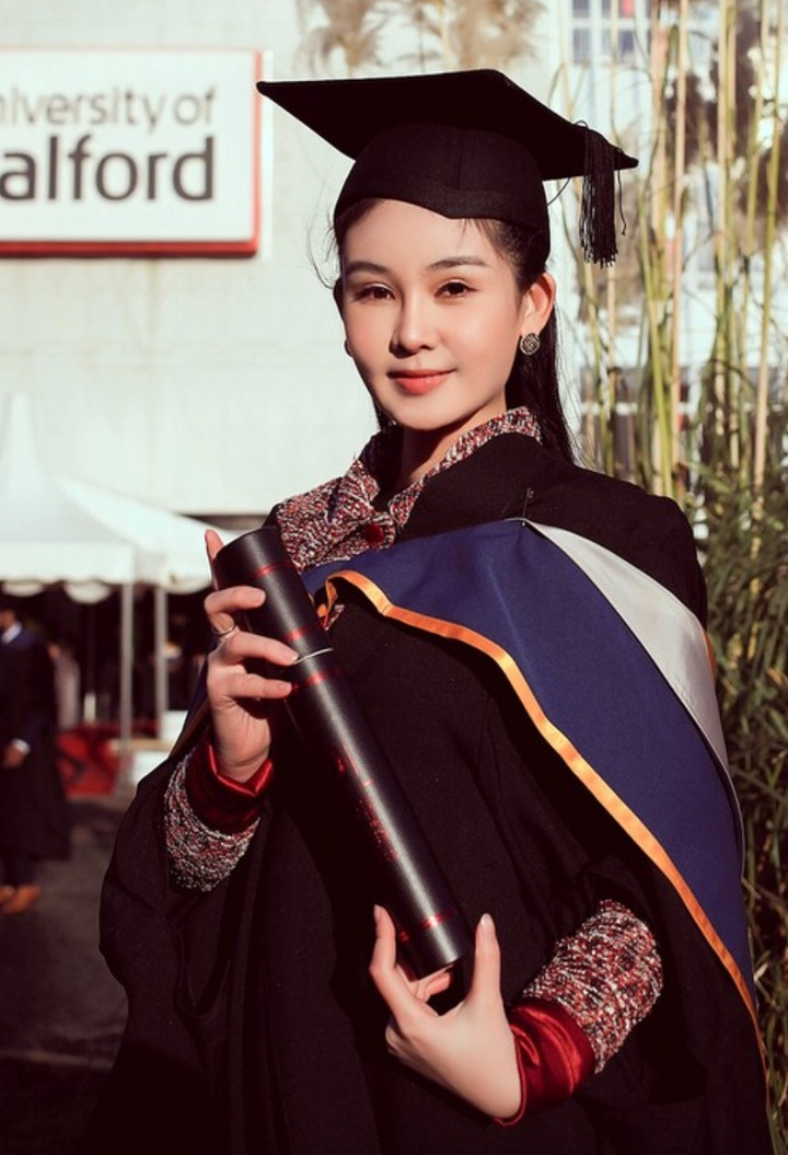 Hoa hậu Việt học tiến sĩ: Là phó khoa ở tuổi 30, hôn nhân viên mãn bên chồng MC- Ảnh 1.