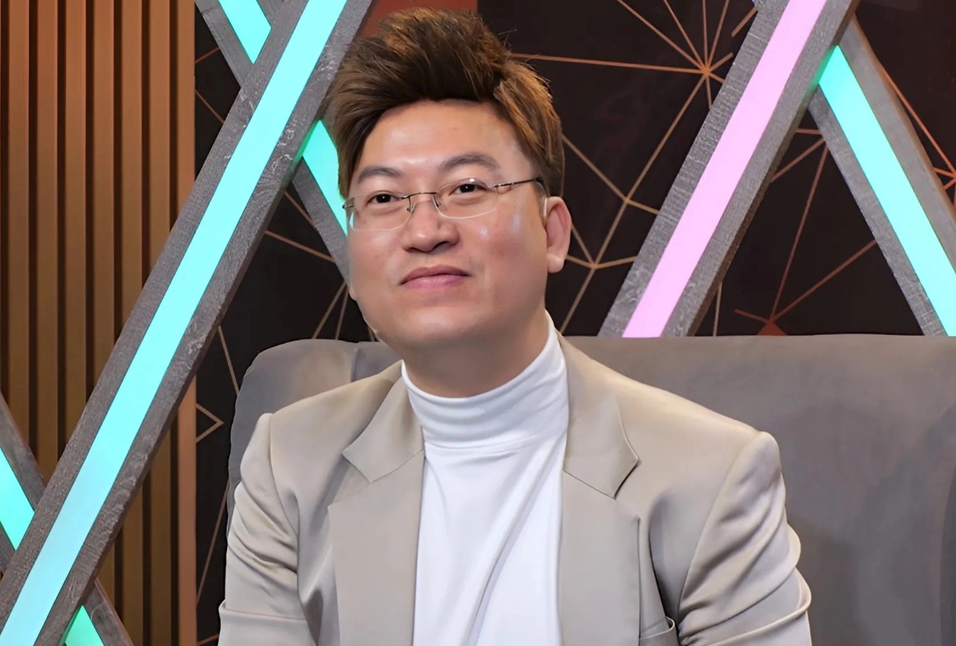 Nam nhạc sĩ từng mất trí, giờ tránh xa nhạc thất tình- Ảnh 2.