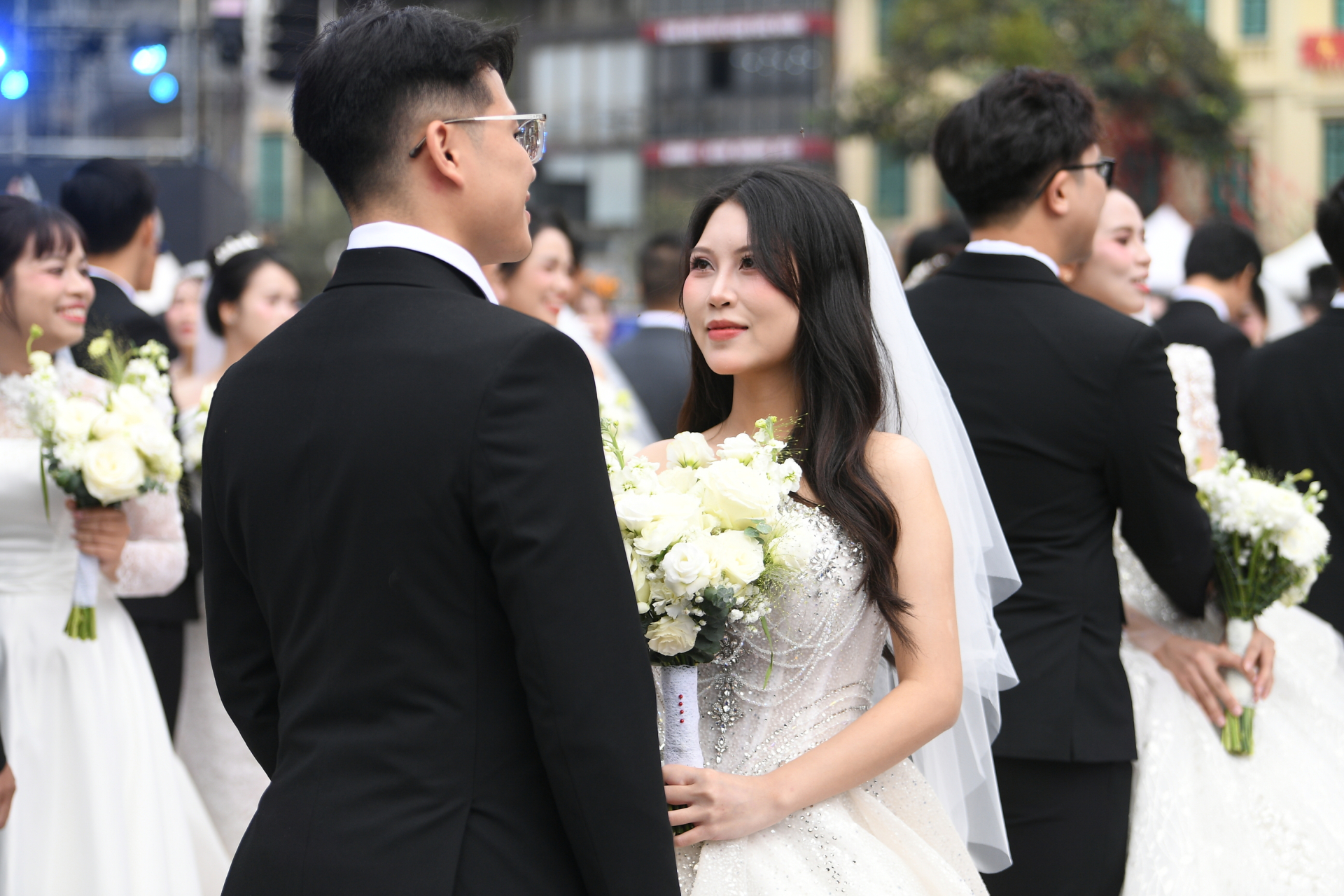 Hiếm có nhất Việt Nam: Con dâu và mẹ chồng mặc váy cưới cùng 1 ngày, hạnh phúc này "quá vuýp"- Ảnh 13.