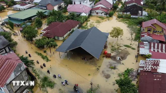 Thiệt hại kinh tế khổng lồ do mưa lũ tại châu Á- Ảnh 1. Thiệt hại kinh tế khổng lồ do mưa lũ tại châu Á- Ảnh 1.