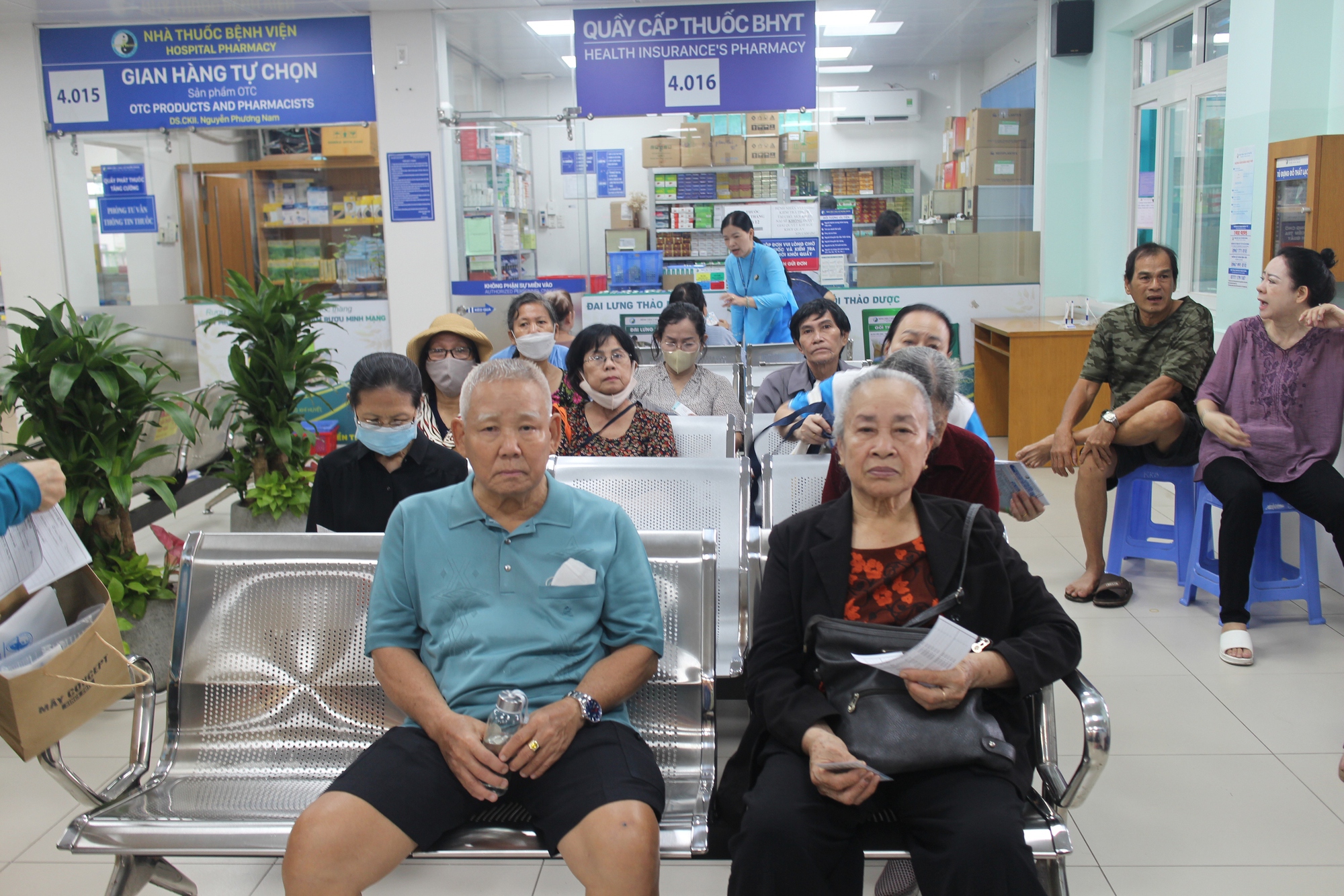 TPHCM: Thêm đối tượng được nhận thẻ BHYT miễn phí - Ảnh 2.