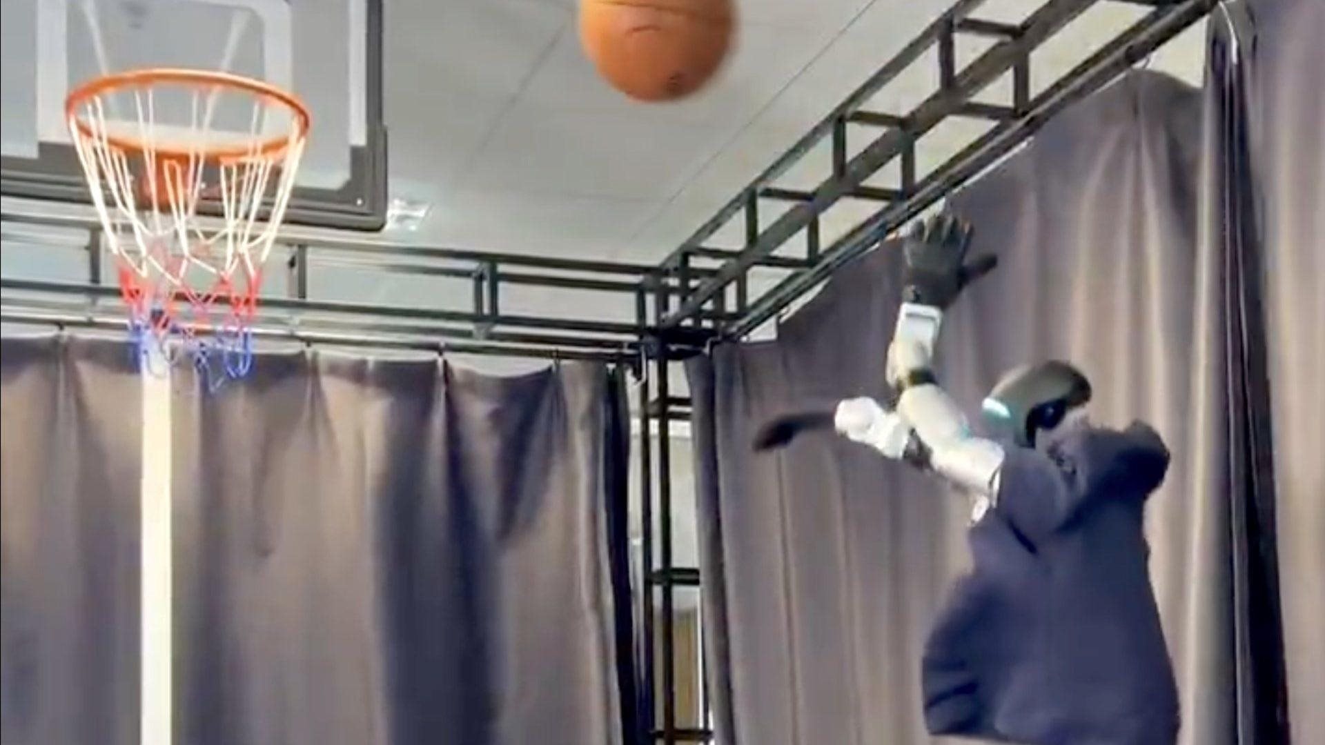 Giống người thật, biết chơi bóng rổ như vận động viên chuyên nghiệp - ngày robot của Trung Quốc thay thế người thật không còn xa- Ảnh 1.