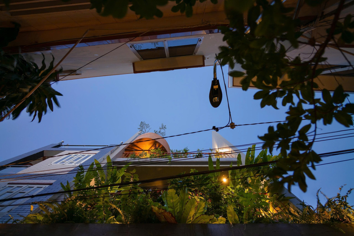 Nhà phố 'tự làm mát' con gái xây dành tặng bố mẹ- Ảnh 3.