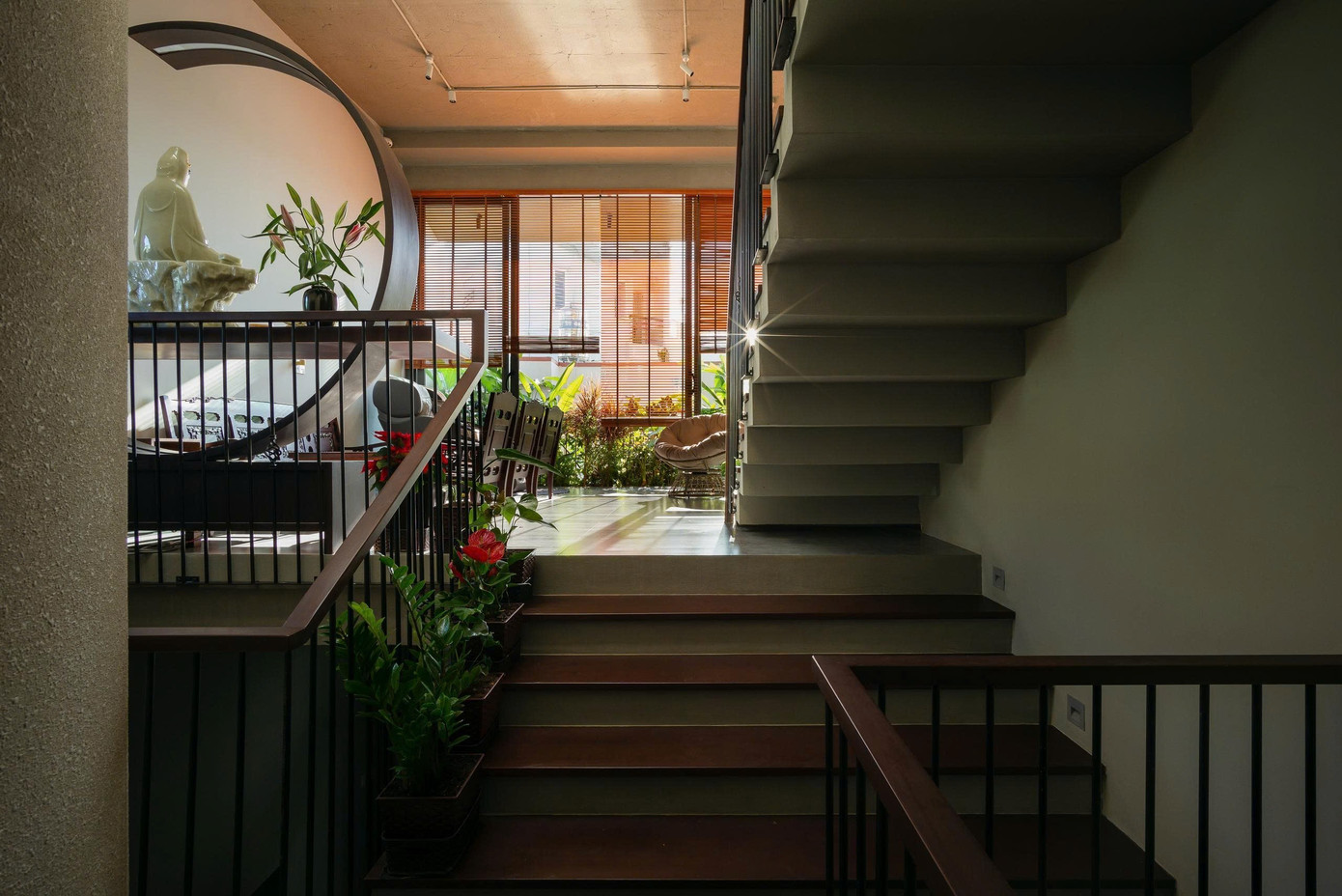 Nhà phố 'tự làm mát' con gái xây dành tặng bố mẹ- Ảnh 7.