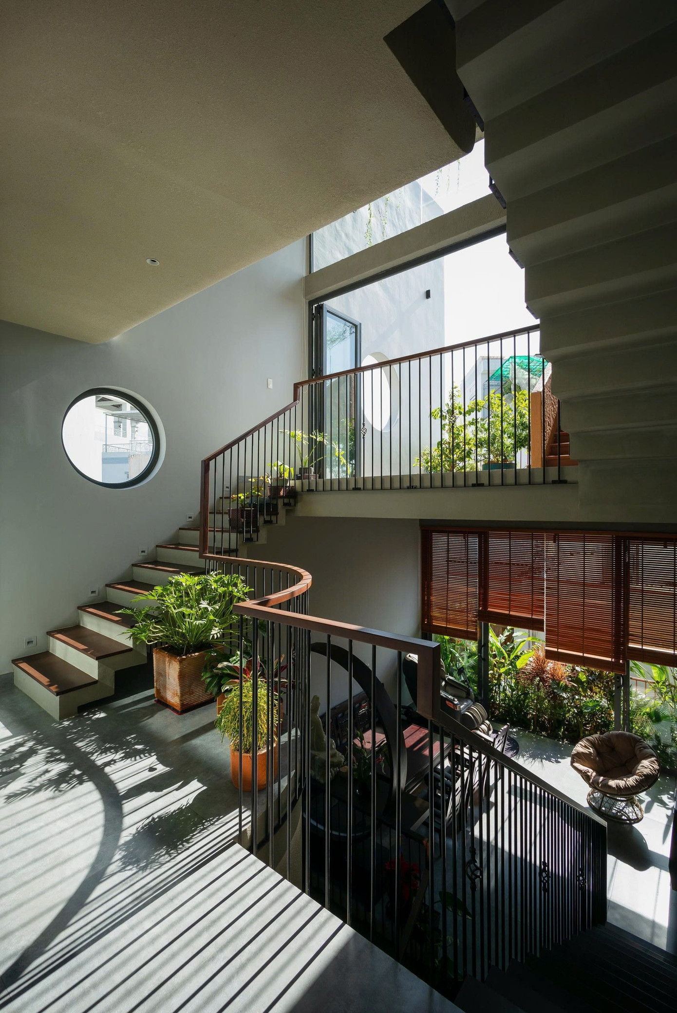 Nhà phố 'tự làm mát' con gái xây dành tặng bố mẹ- Ảnh 5.