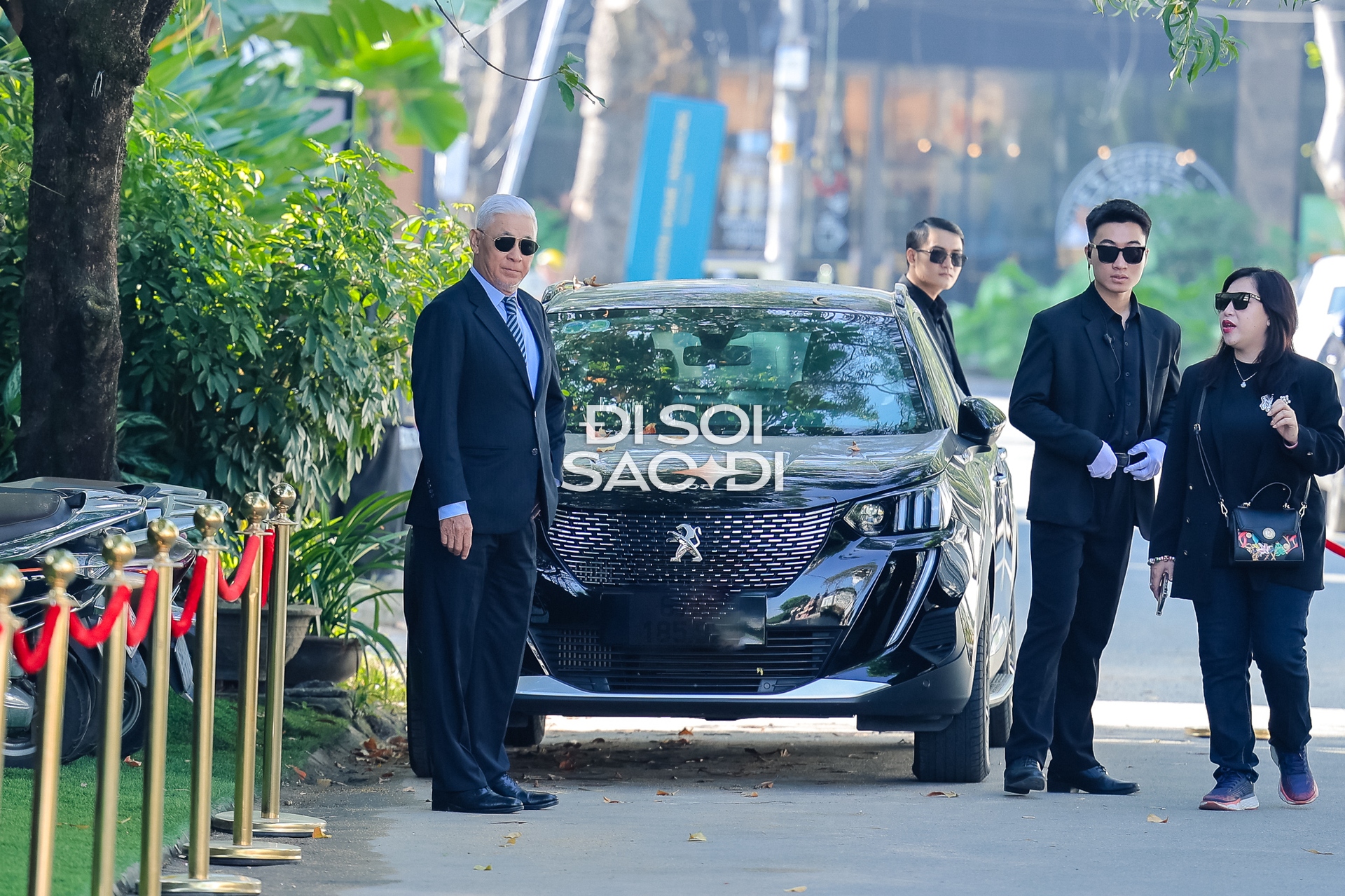 Vệ sĩ "ruột" của Mỹ Tâm dẫn đầu đội an ninh trong đám cưới con gái tỷ phú Johnathan Hạnh Nguyễn - Ảnh 2. Vệ sĩ "ruột" của Mỹ Tâm dẫn đầu đội an ninh trong đám cưới con gái tỷ phú Johnathan Hạnh Nguyễn - Ảnh 2.