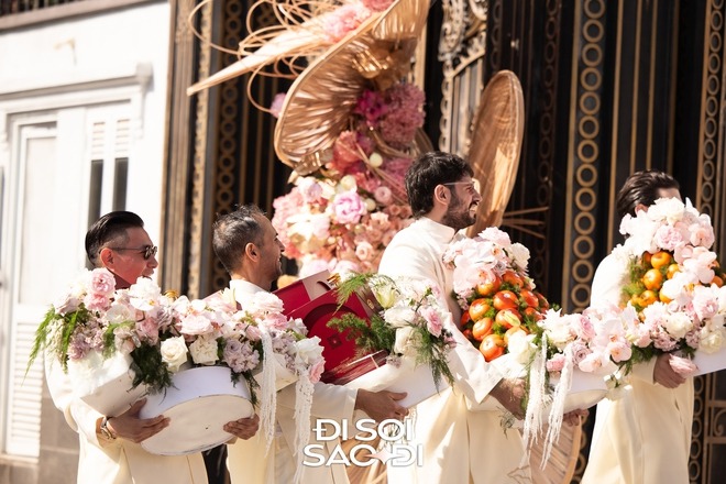 Đám cưới Tiên Nguyễn: Dàn sính lễ cực khủng, Rolls-Royce và hàng dài xe sang bạc tỷ nối đuôi rước dâu gây choáng- Ảnh 9. Đám cưới Tiên Nguyễn: Dàn sính lễ cực khủng, Rolls-Royce và hàng dài xe sang bạc tỷ nối đuôi rước dâu gây choáng- Ảnh 9.