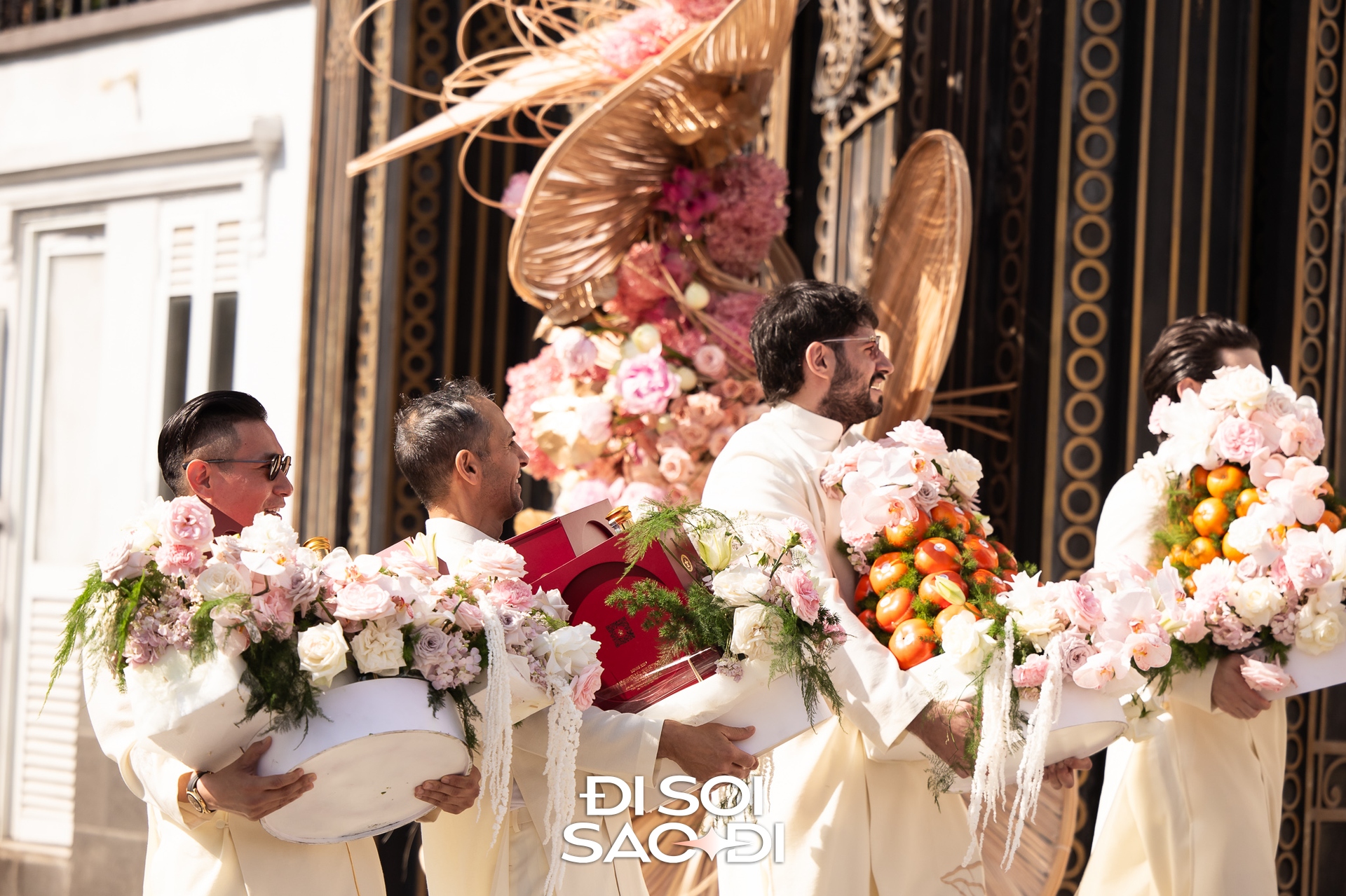 Vợ chồng tỷ phú Johnathan Hạnh Nguyễn lộ diện, có quyết định đặc biệt ngày gả ái nữ- Ảnh 8. Vợ chồng tỷ phú Johnathan Hạnh Nguyễn lộ diện, có quyết định đặc biệt ngày gả ái nữ- Ảnh 8.