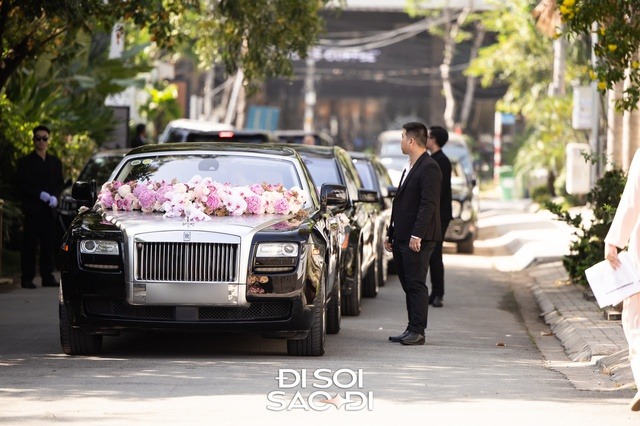 Đám cưới Tiên Nguyễn: Dàn sính lễ cực khủng, Rolls-Royce và hàng dài xe sang bạc tỷ nối đuôi rước dâu gây choáng- Ảnh 2. Đám cưới Tiên Nguyễn: Dàn sính lễ cực khủng, Rolls-Royce và hàng dài xe sang bạc tỷ nối đuôi rước dâu gây choáng- Ảnh 2.