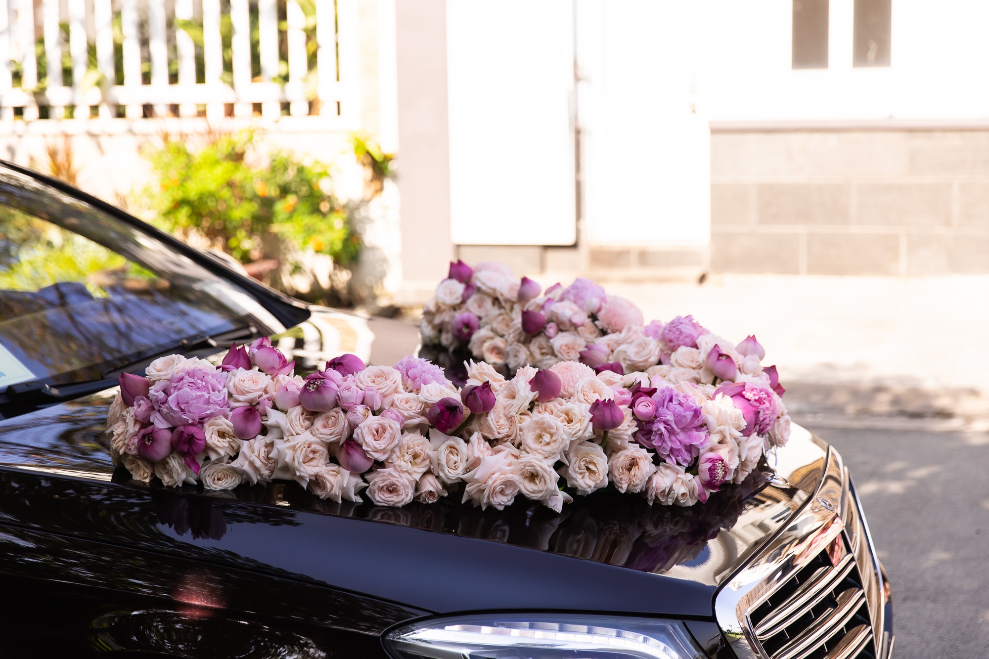 Đám cưới Tiên Nguyễn: Dàn sính lễ cực khủng, Rolls-Royce và hàng dài xe sang bạc tỷ nối đuôi rước dâu gây choáng- Ảnh 3. Đám cưới Tiên Nguyễn: Dàn sính lễ cực khủng, Rolls-Royce và hàng dài xe sang bạc tỷ nối đuôi rước dâu gây choáng- Ảnh 3.