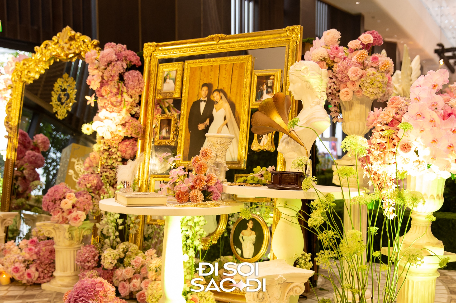 Ái nữ nhà tỷ phú Johnathan Hạnh Nguyễn hoá công chúa trong lễ cưới, visual bùng nổ bên cạnh chồng gốc Dubai- Ảnh 6. Ái nữ nhà tỷ phú Johnathan Hạnh Nguyễn hoá công chúa trong lễ cưới, visual bùng nổ bên cạnh chồng gốc Dubai- Ảnh 6.